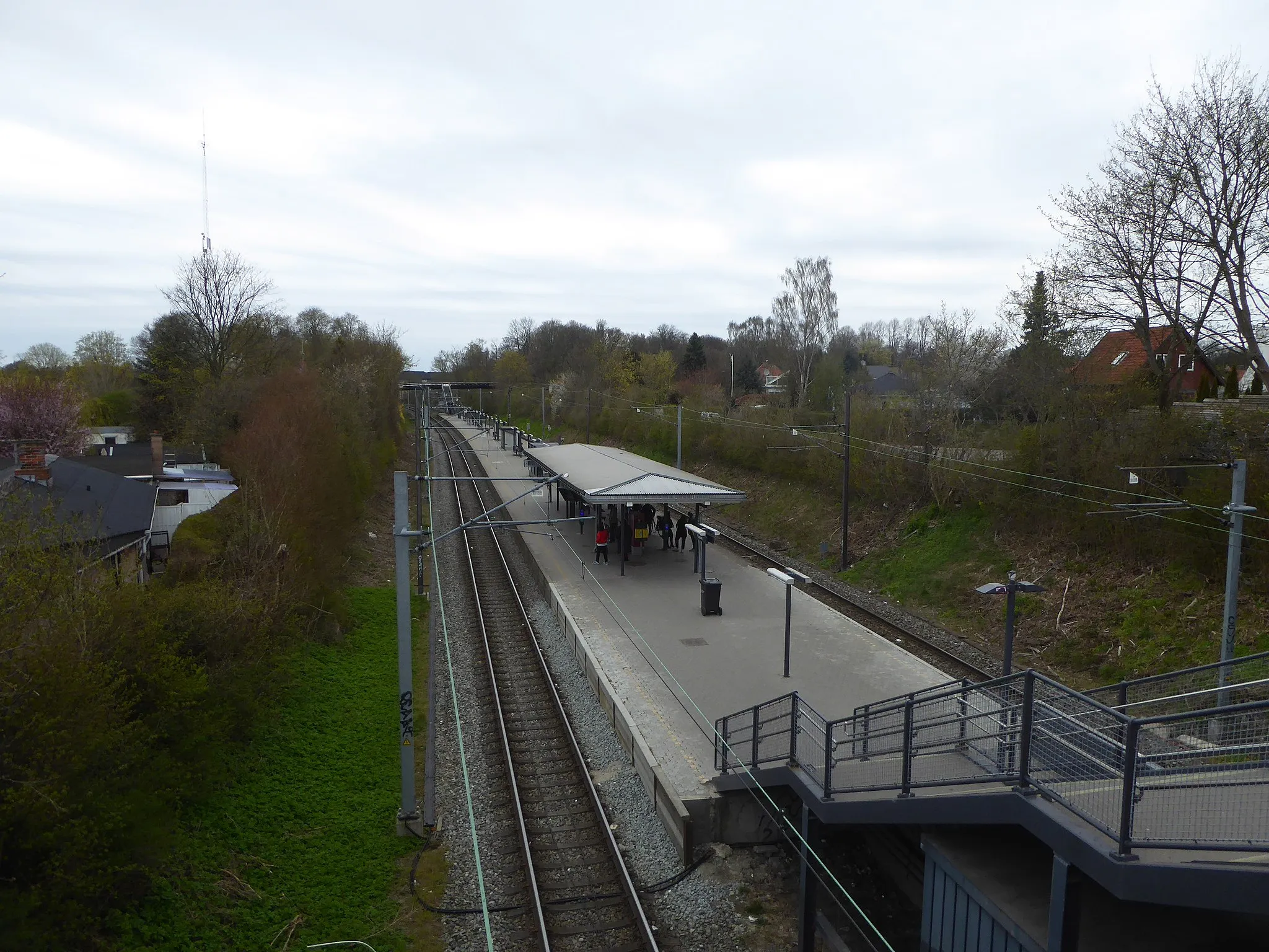 Photo showing: Husum Station, a S-train station on Frederikssundsbanen in Copenhagen.