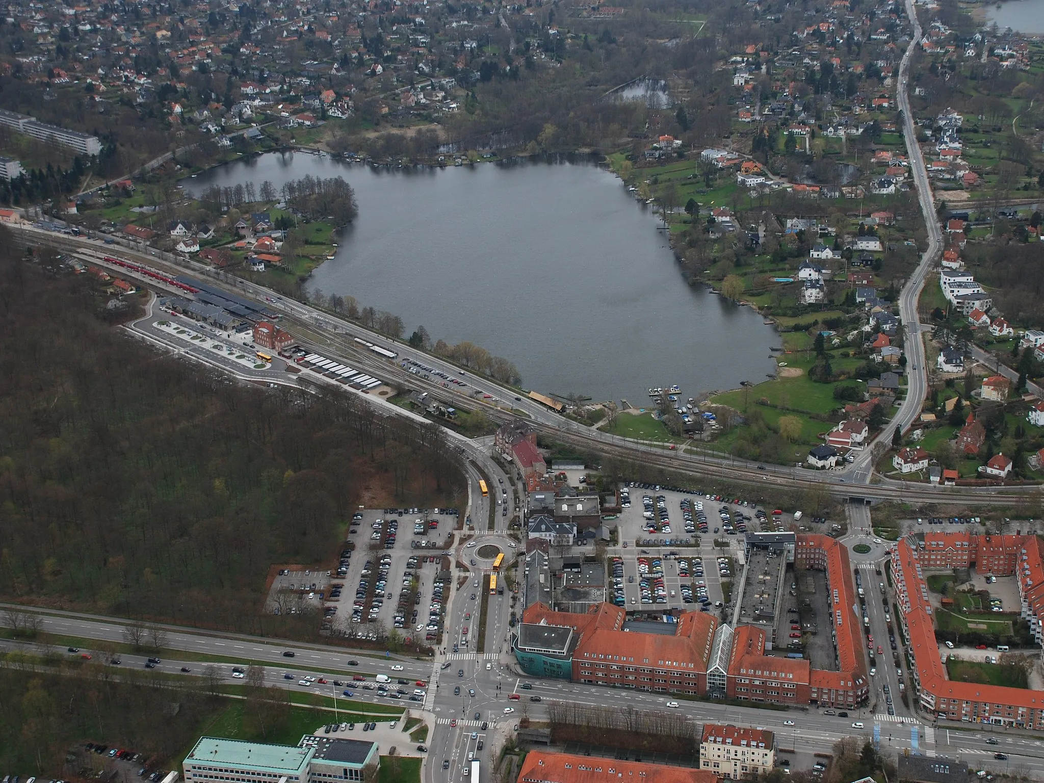 Photo showing: Aerial view of Vejlesø in Holte