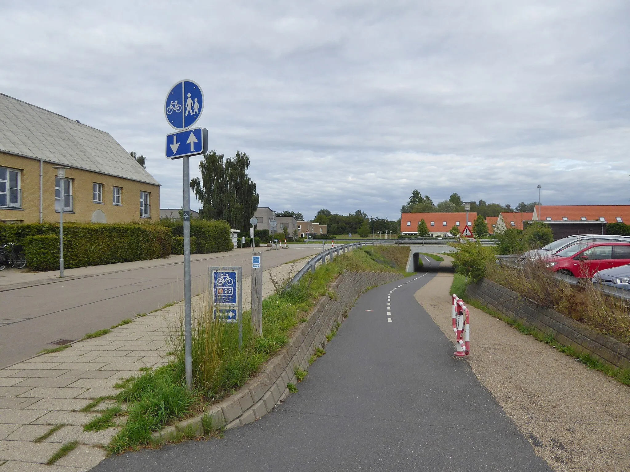 Photo showing: The super bikeway C99 Albertslundruten at the underpass at Birkeskoven in Hvissinge in Copenhagen.