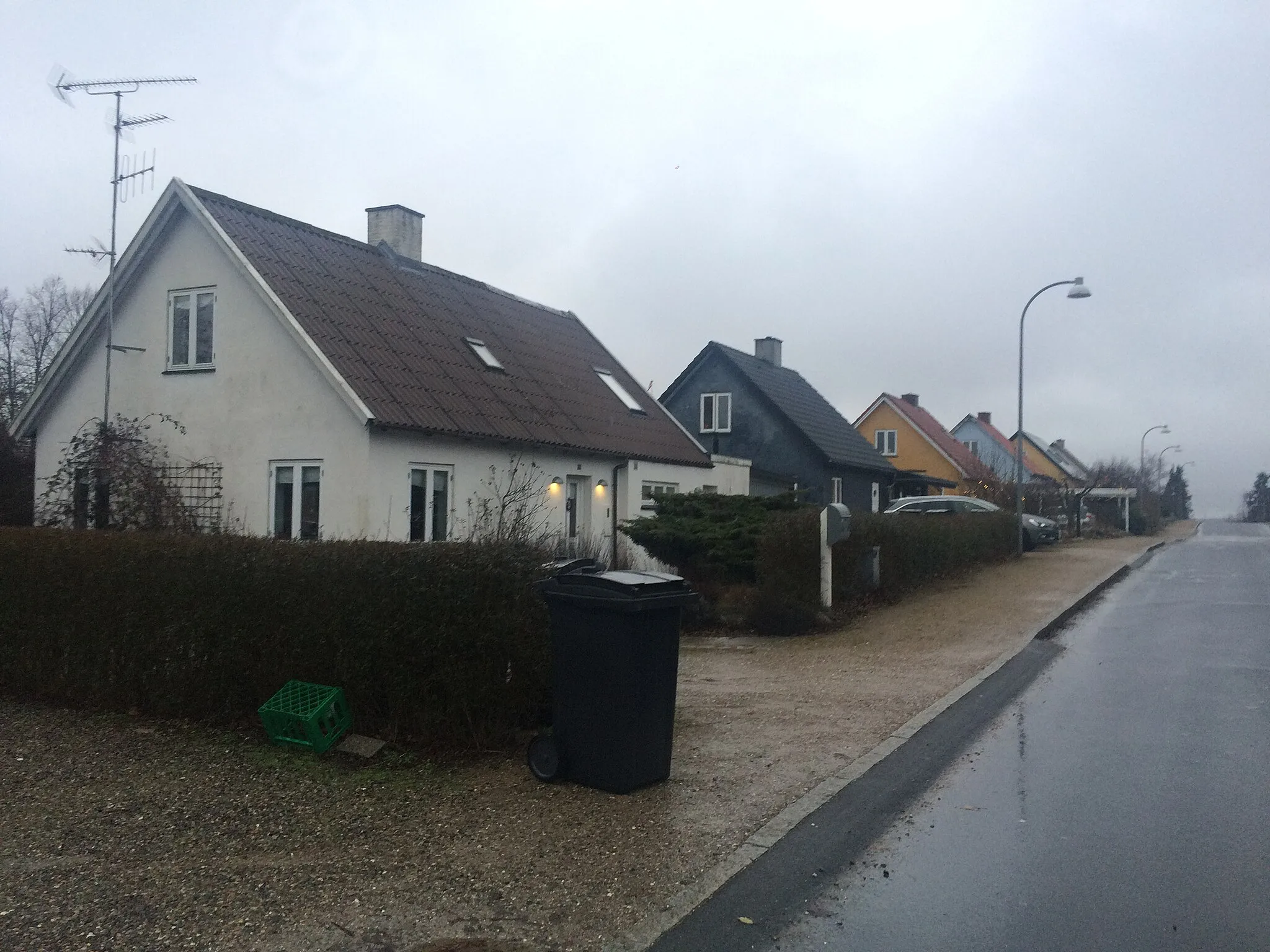 Photo showing: Typical houses in the housing area Måløvhøj in Ballerup Municipality, Denmark