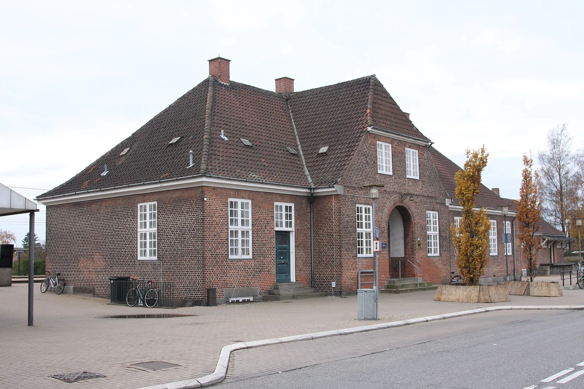 Photo showing: The train station in Hedehusene, Denmark.