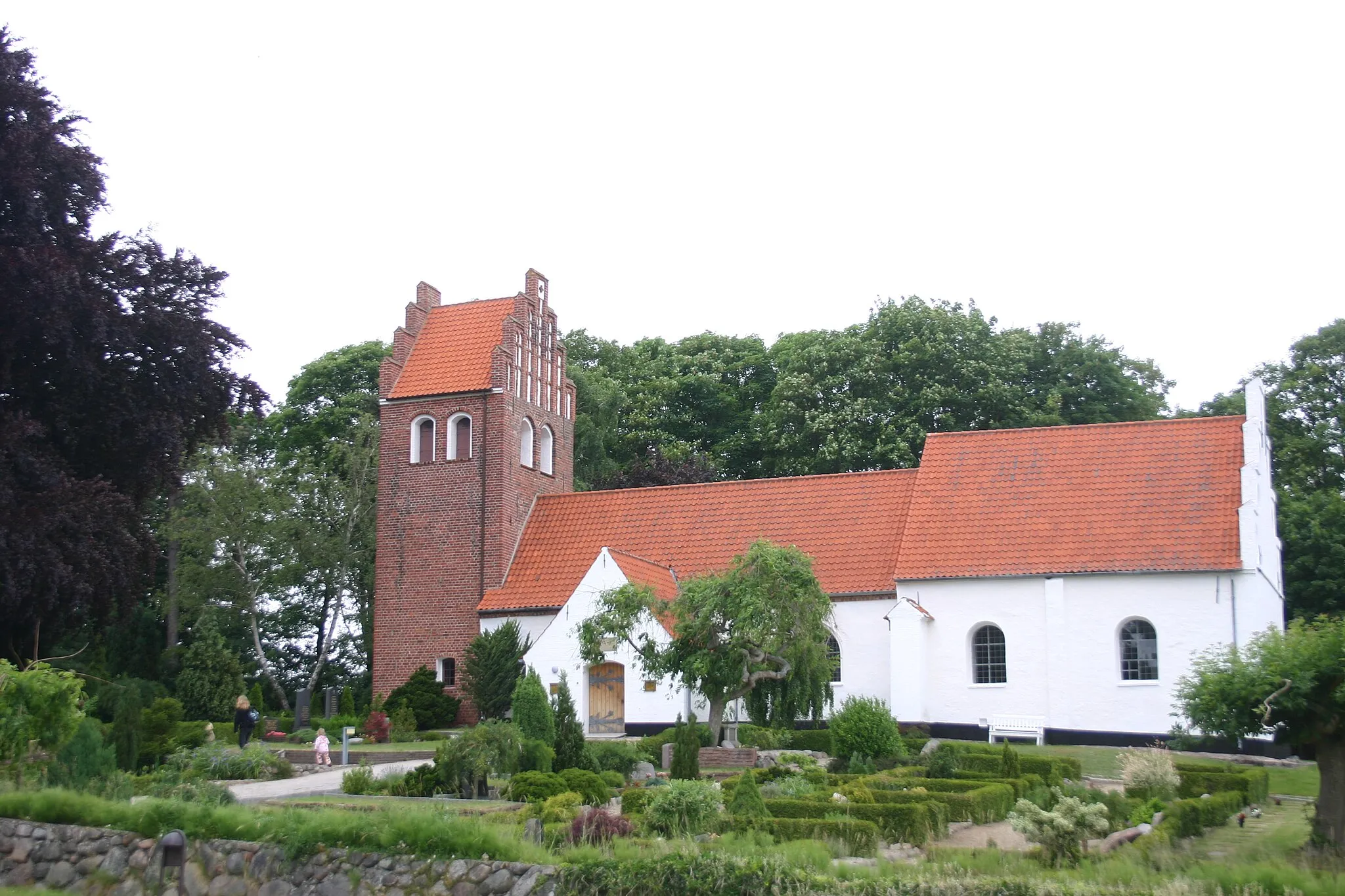 Photo showing: Tibirke Church. View from South East. (Note: Picture has Geotag information stored in EXIF.)