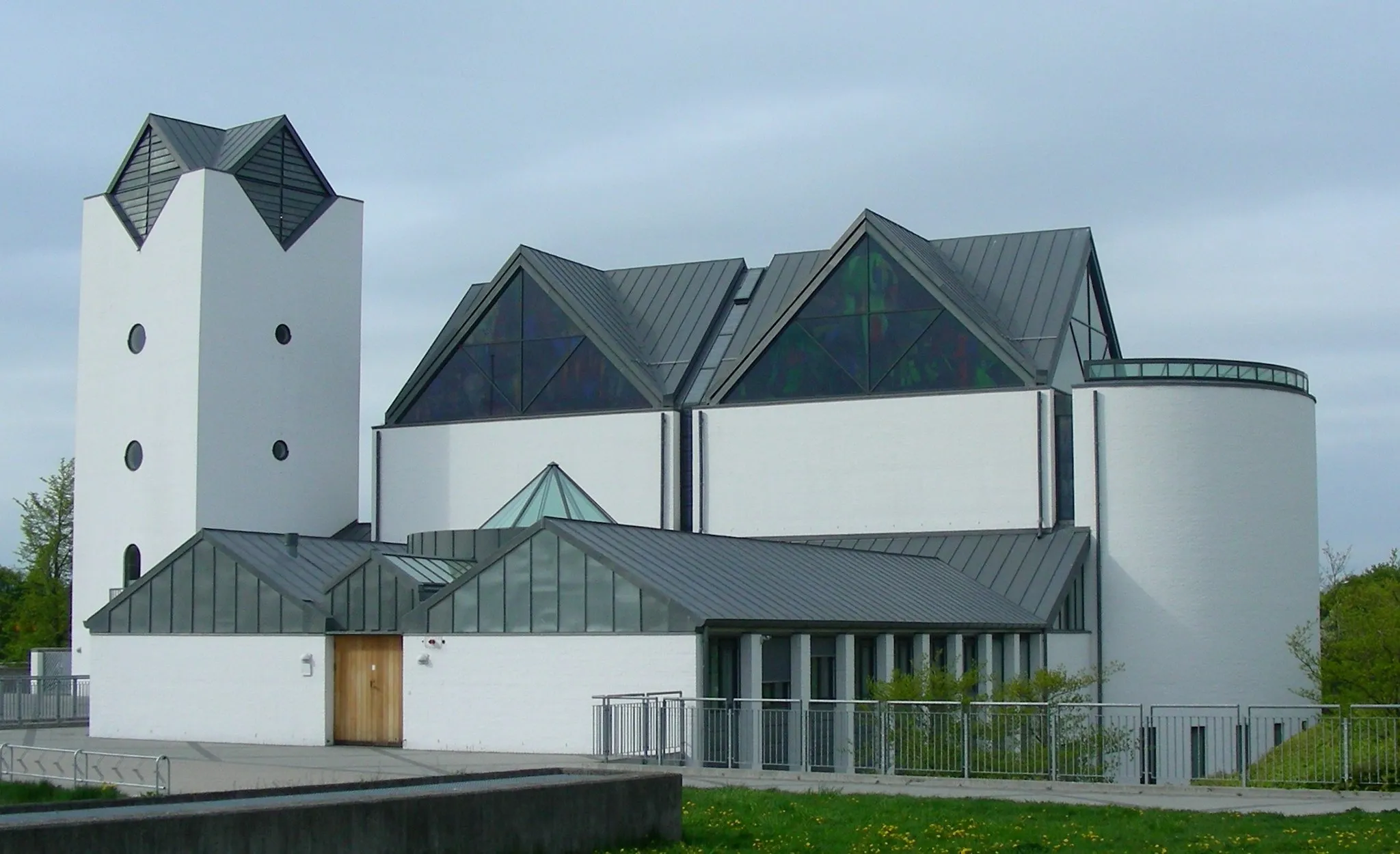 Photo showing: Vejleå kirke, Ishøj, Denmark