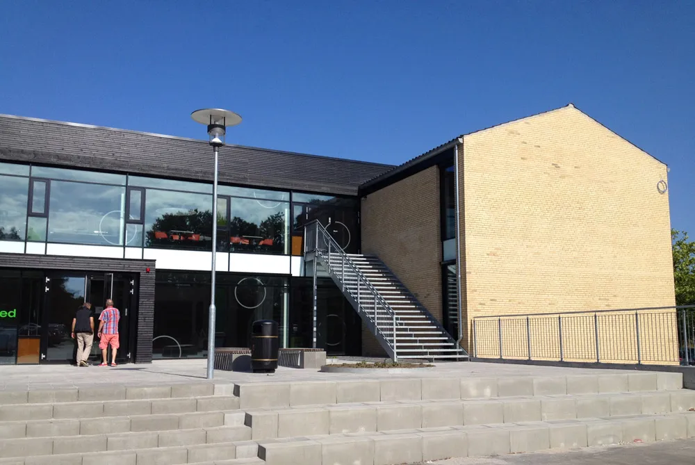 Photo showing: Lyngby Gymnasiums nye hovedindgang