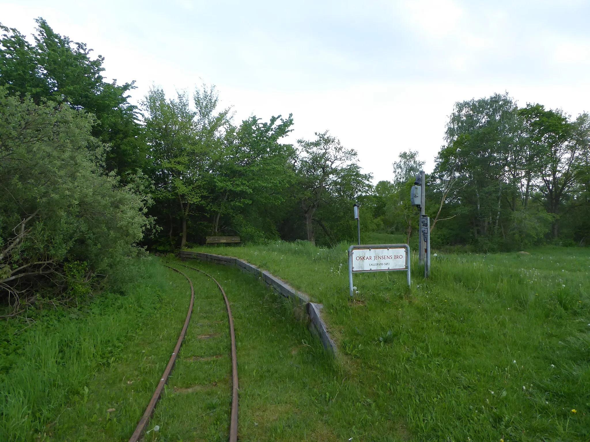 Photo showing: Oscar Jensens Bro Station at the heritage narrow gauge railway Blovstrødbanen in Denmark.