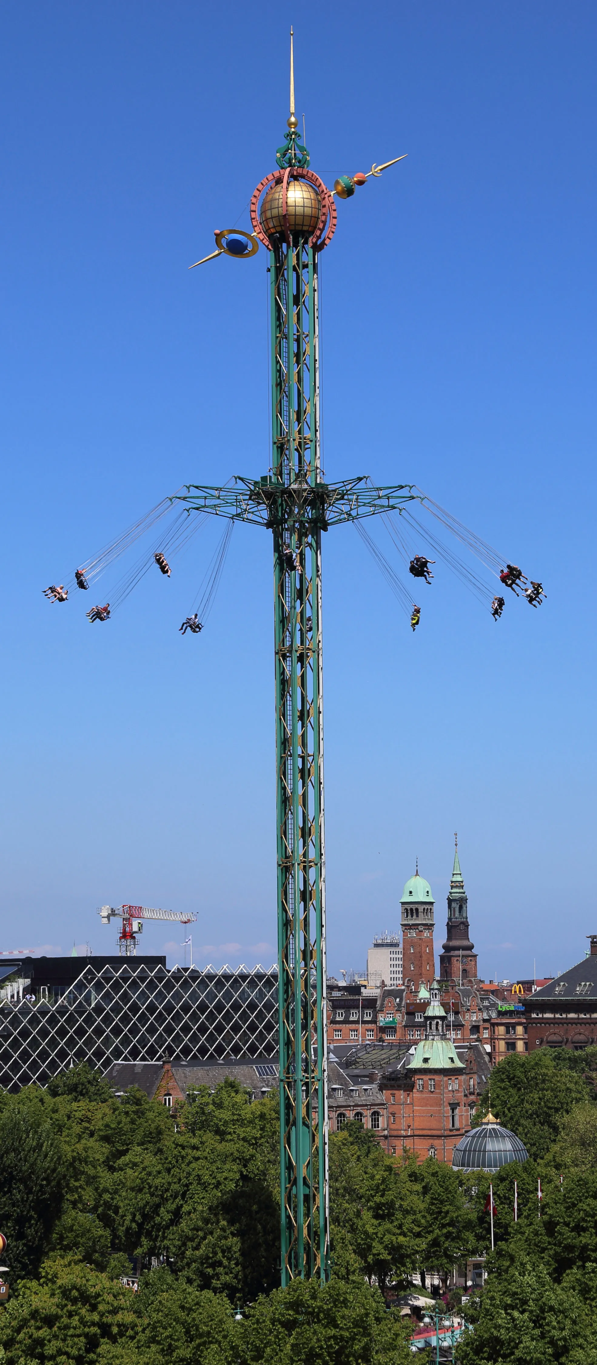 Photo showing: The Himmelskibet ride in Tivoli Gardens, Copenhagen, Denmark.