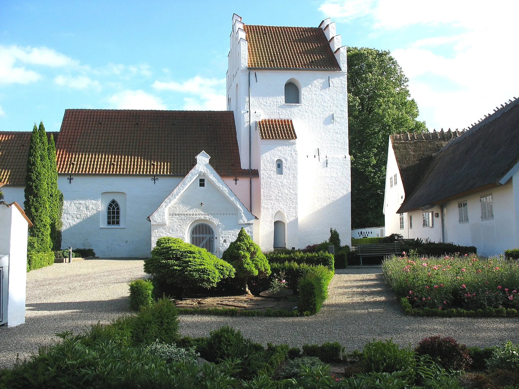 Photo showing: The church "Greve Kirke" in the village "Greve". The place is located in North East Zealand in east Denmark.