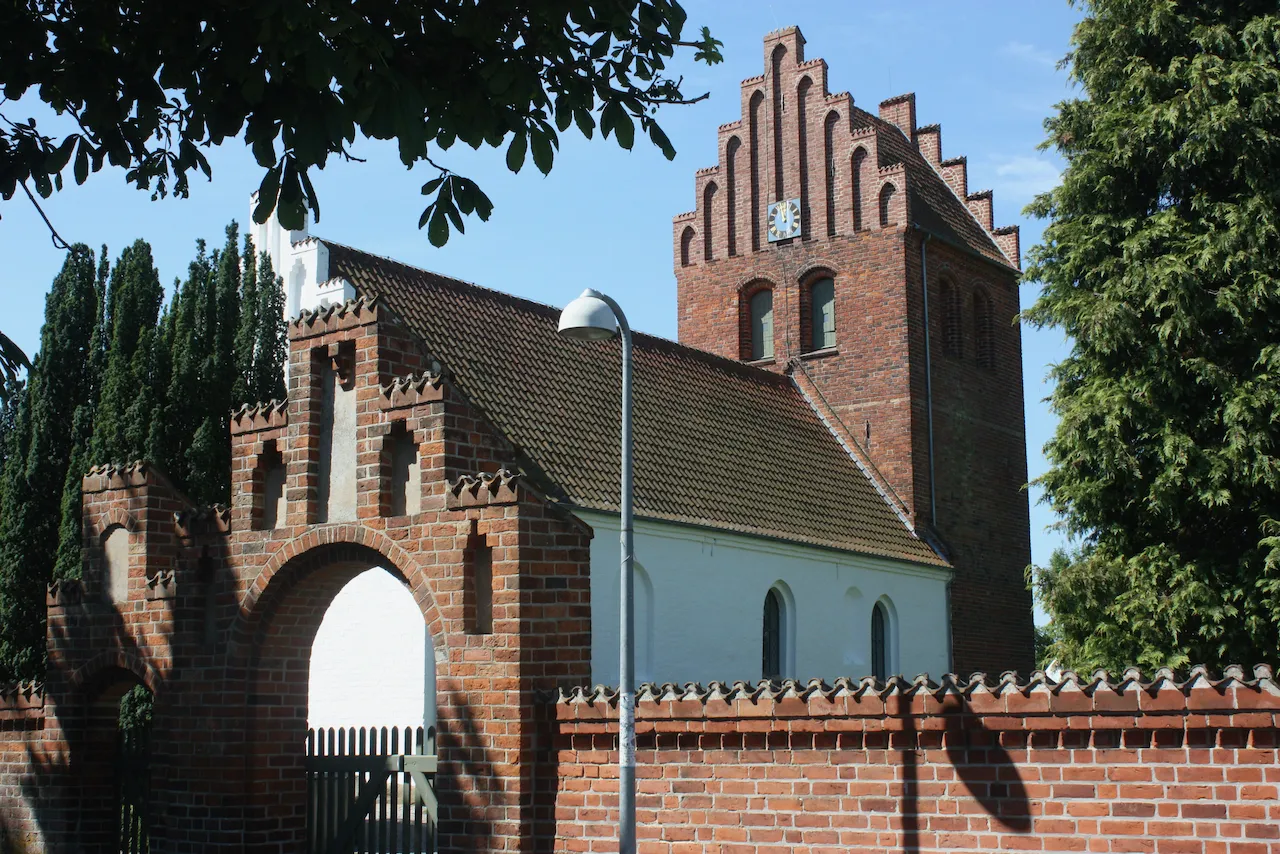 Photo showing: Torslunde Kirke er bygget ca. år 1200