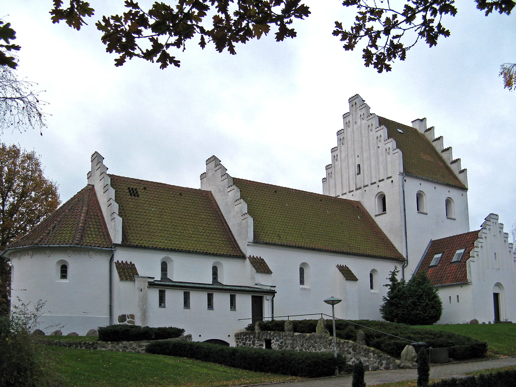 Photo showing: Frederikskirken ligger i Skåde Sogn i Århus Kommune. Kirken blev indviet første søndag i advent 1944