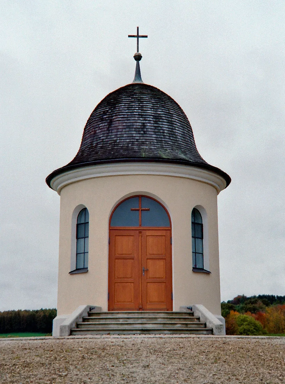 Photo showing: St Anthony chapel on top of Gallows Hill (Galgenberg) near Pöttmes, District Aichach-Friedberg, Bavaria, Germany.
