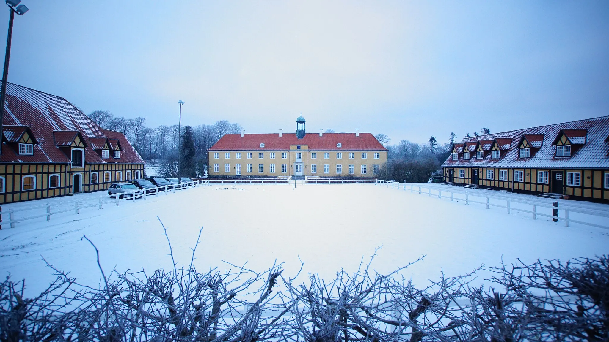 Photo showing: Møllerup hovedbygning vinter