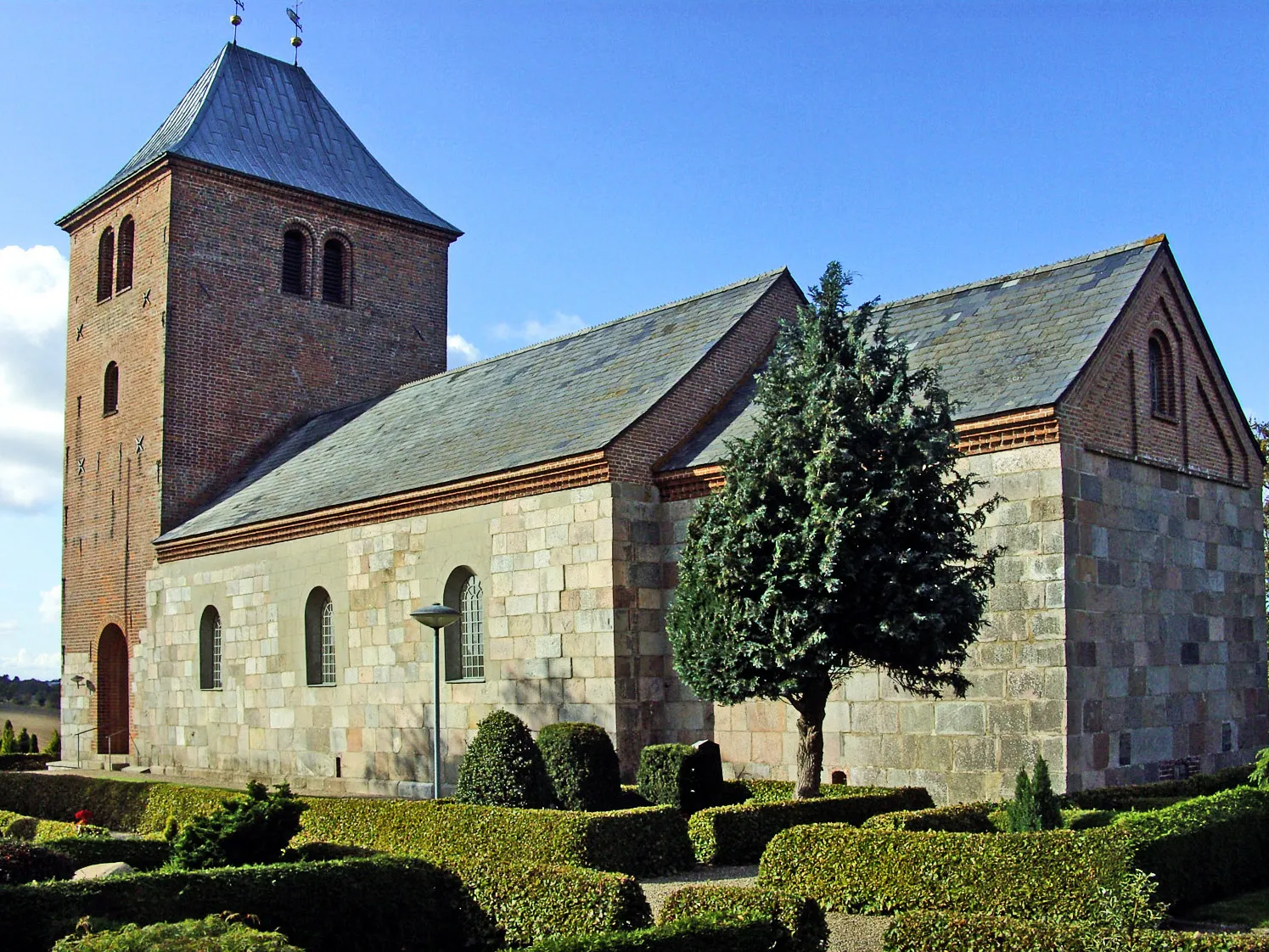 Photo showing: Lyngå kirke, Favrskov, fra sydøst