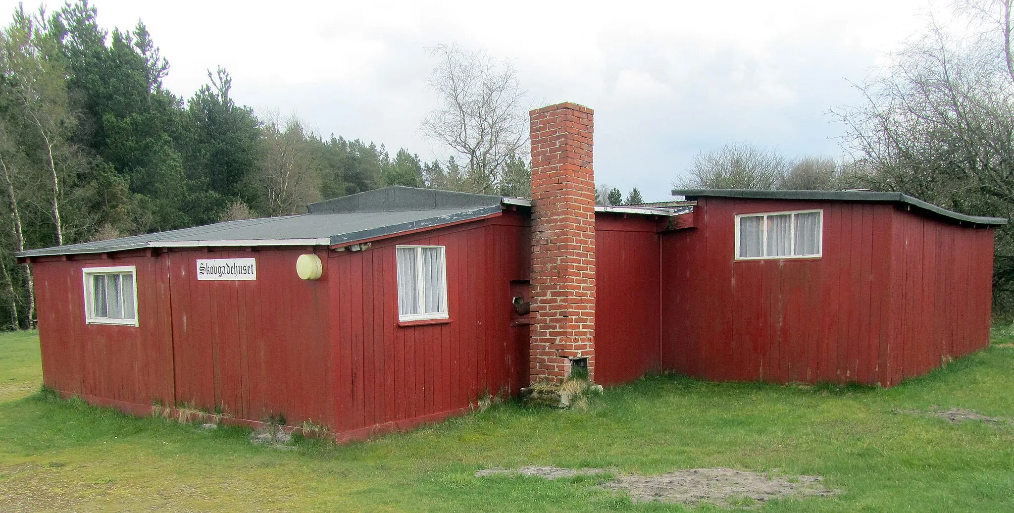 Photo showing: da: Skovgadehuset ved Brunkulsmuseet  ved Søby Brunkulslejer