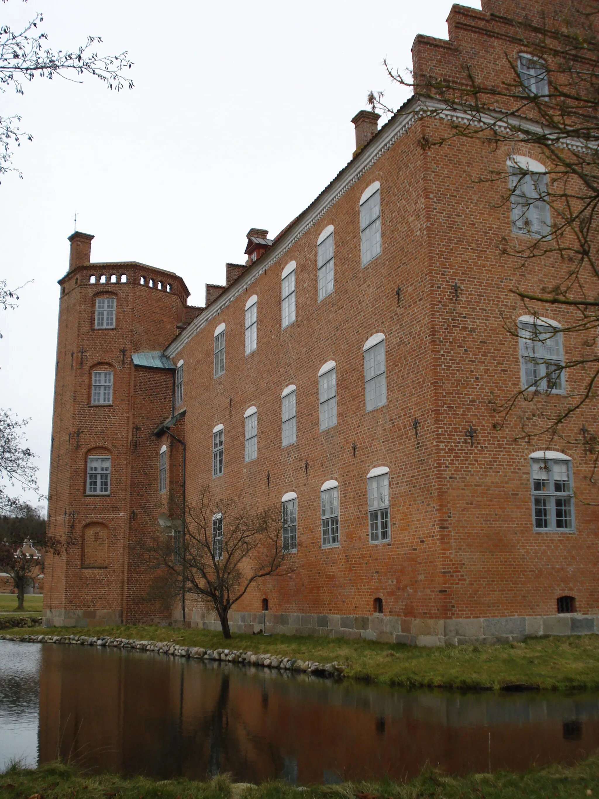 Photo showing: Gammel Estrup Manor, Jutland, Denmark. Seeen from the south eastern side.