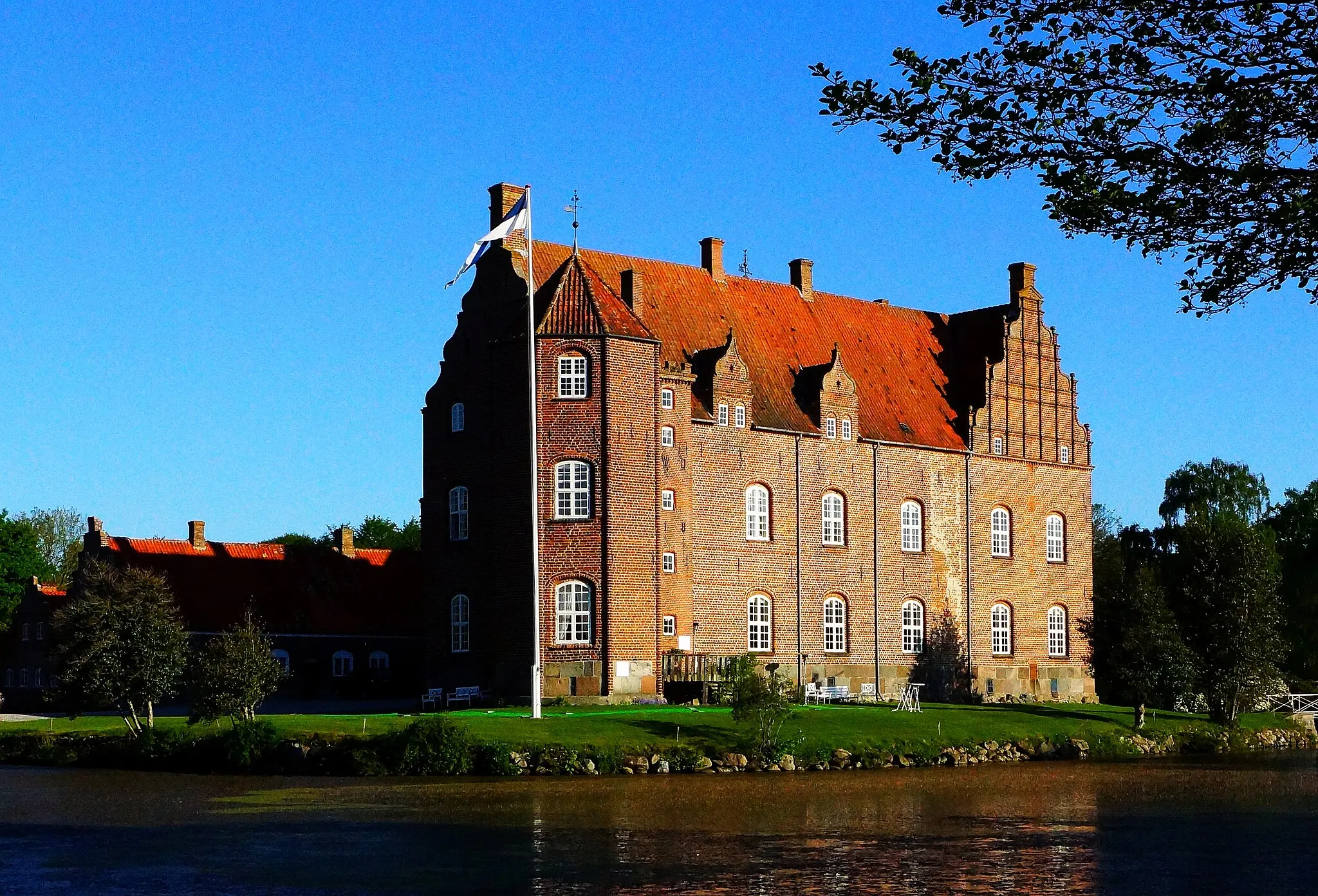 Photo showing: Katholm Slot fra øst som tegning