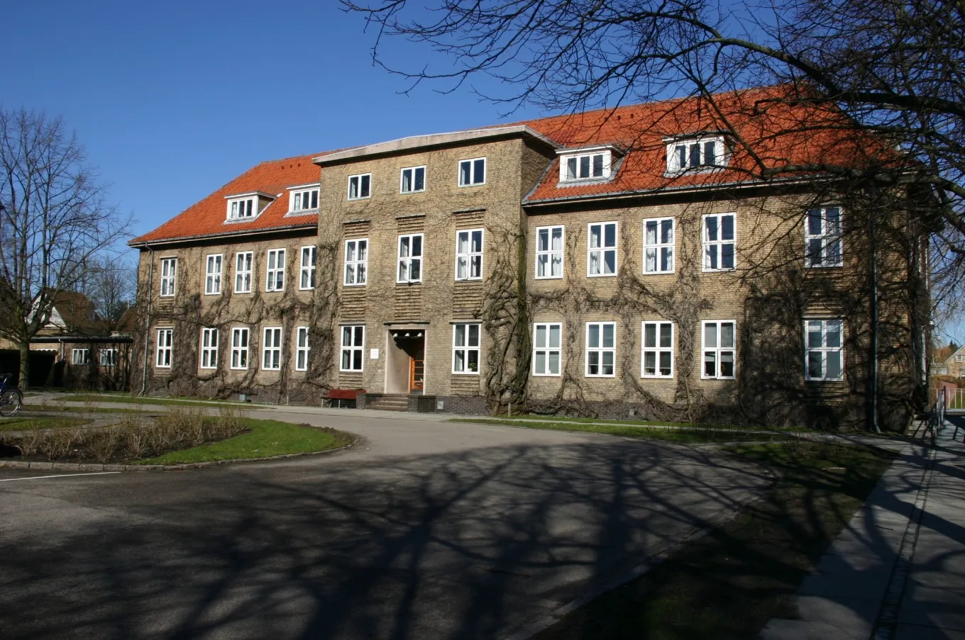 Photo showing: The former building for the central administration of Åbyhøj, a suburb of Aarhus.