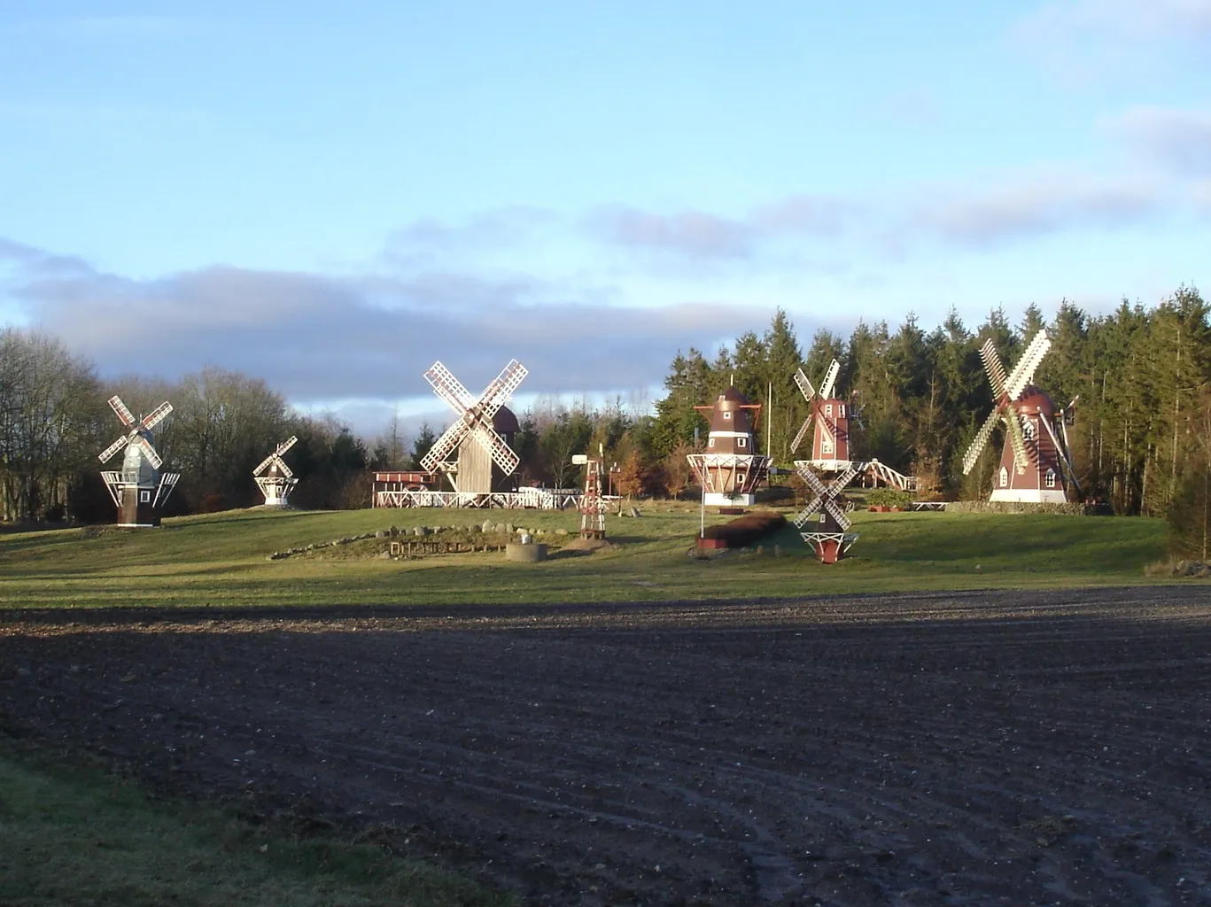 Photo showing: Frederikshåb Møllepark fra syd