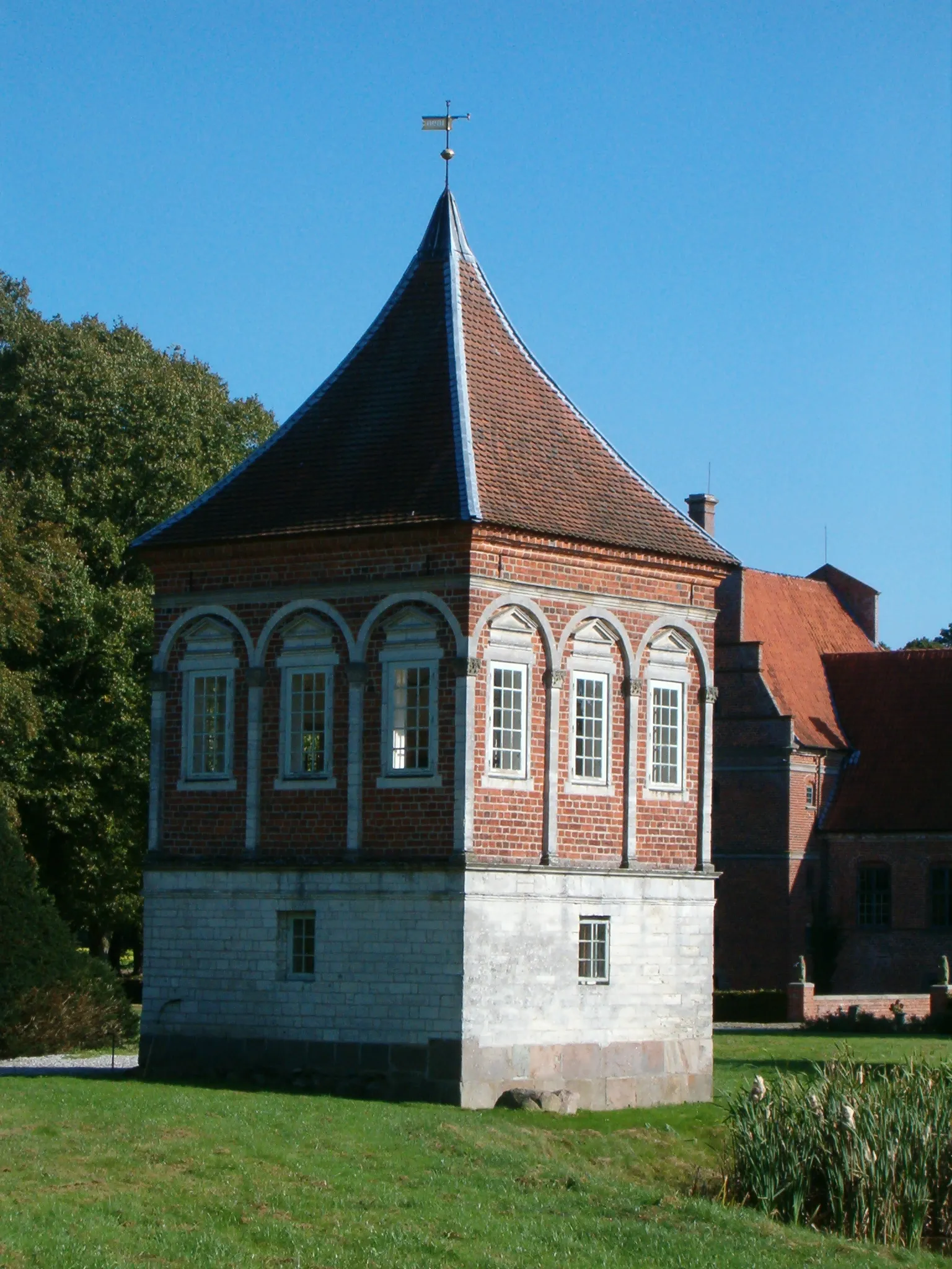 Photo showing: Lysthuset Pirkentavl i Parken ved Rosenholm