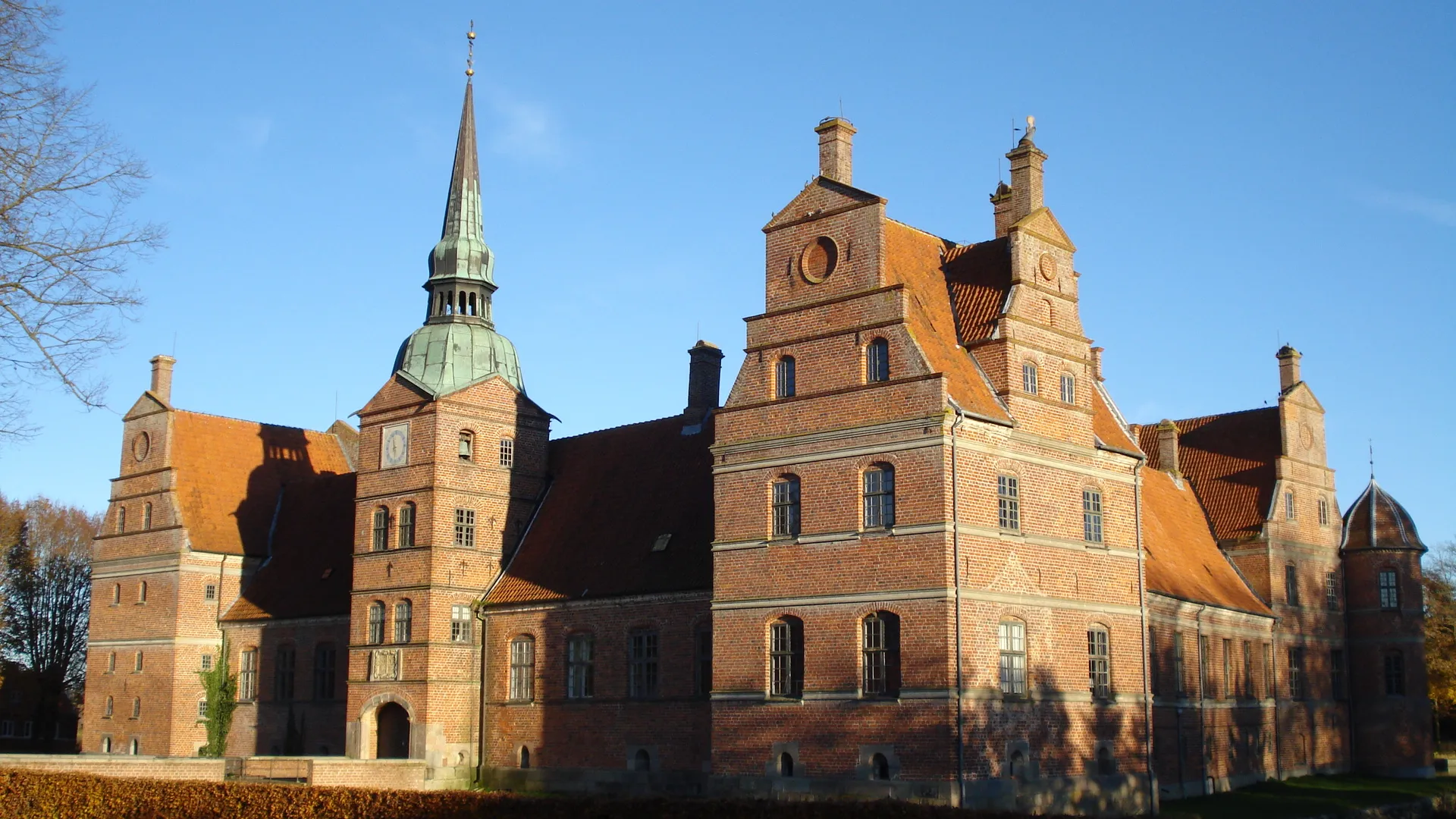 Photo showing: Rosenholm Castle, Jutland, Denmark, seen from SW.