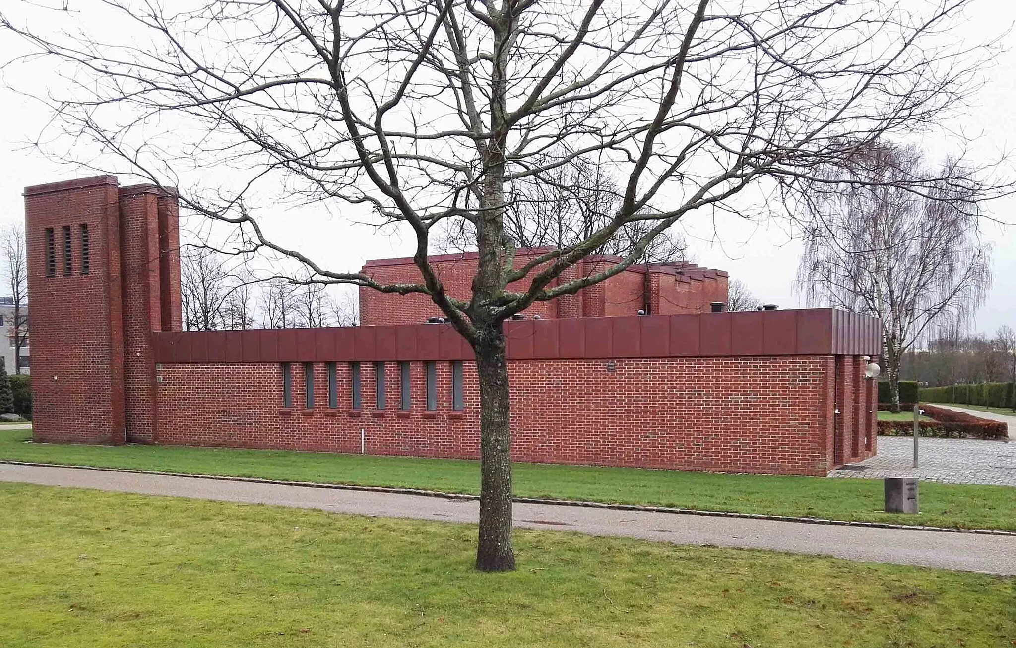 Photo showing: Ikast Østre Kirke fra nordvest