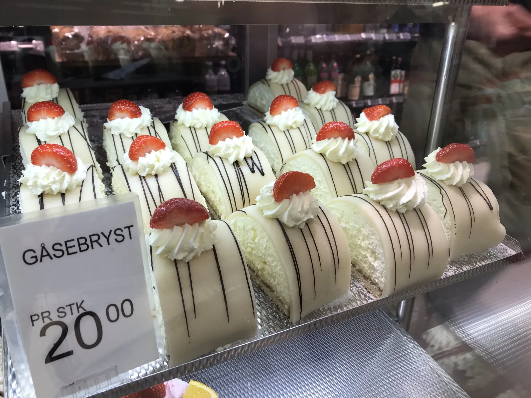 Photo showing: Cream cakes in a bakery in Denmark.