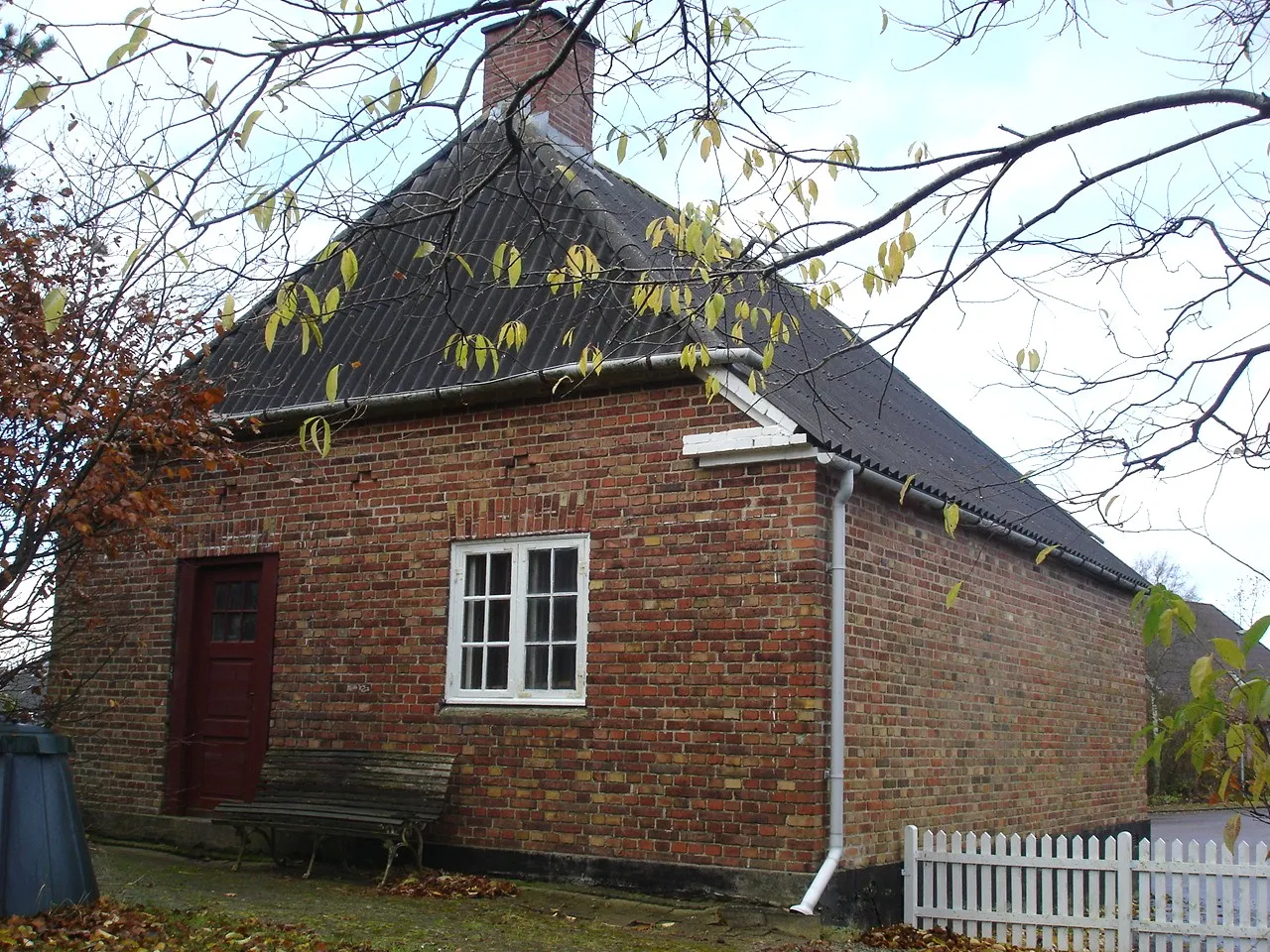 Photo showing: Herborg Stations varehus fra sporsiden