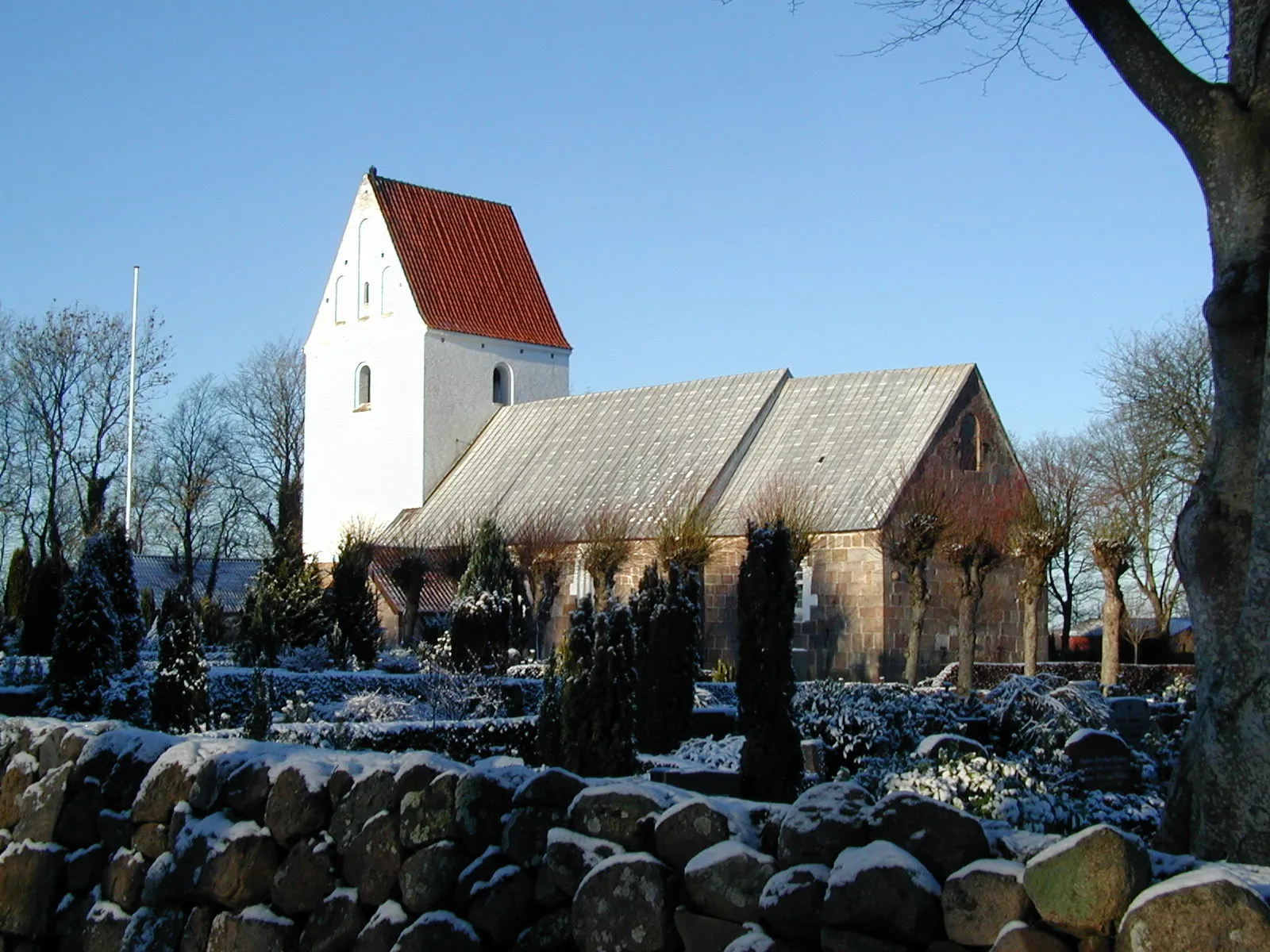 Photo showing: Faster Kirke