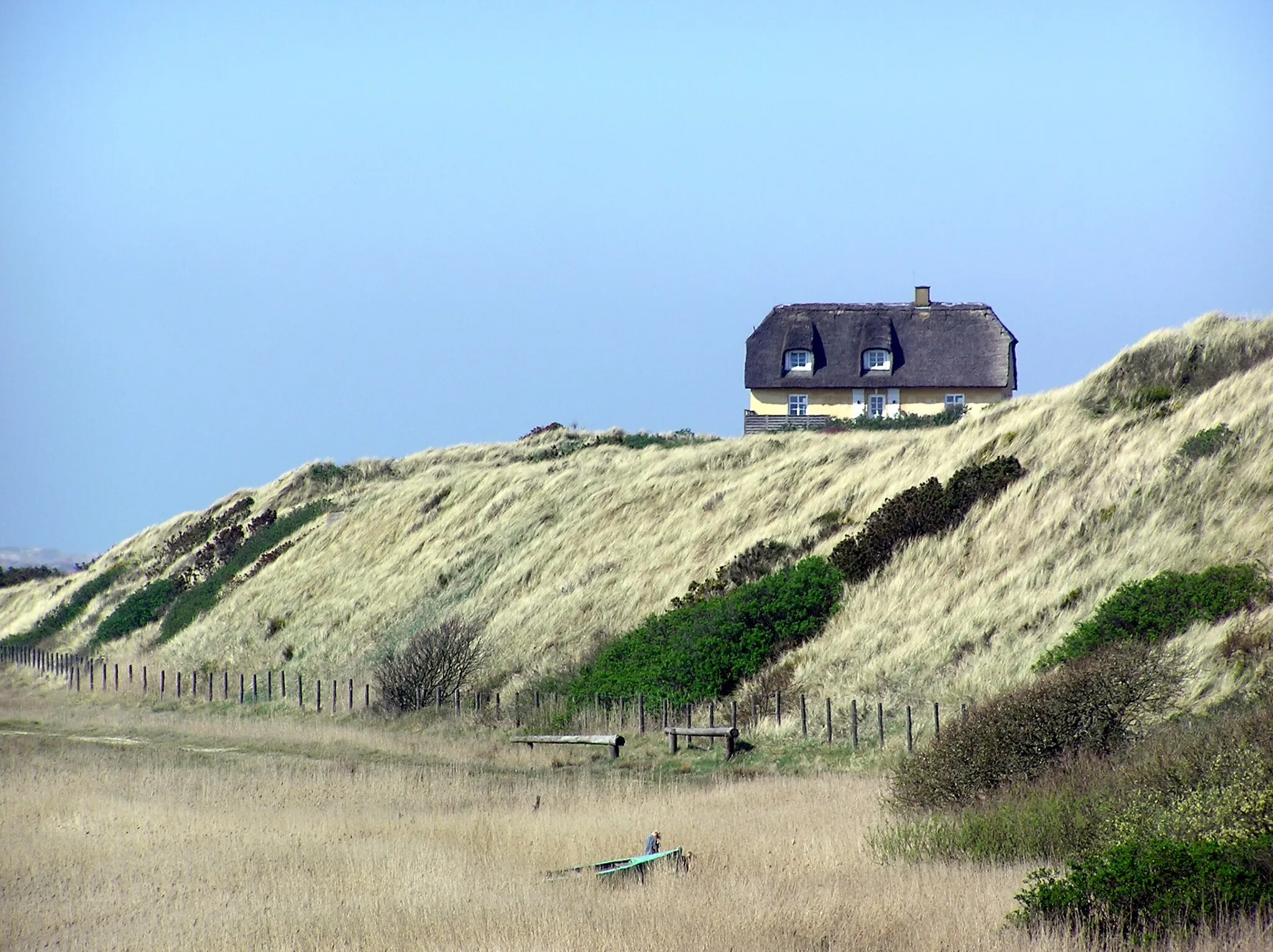 Photo showing: The house on the hill at Nymindegab in the west of Jutland, Denmark