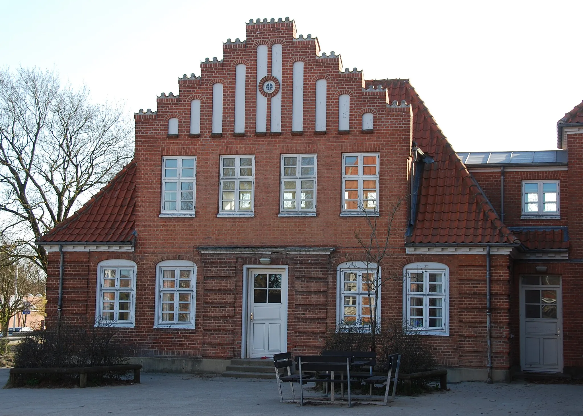 Photo showing: Lille sidebygning i sydvest på Søndre Skole i Viborg. Tegnet af arkitekt Søren Vig-Nielsen.