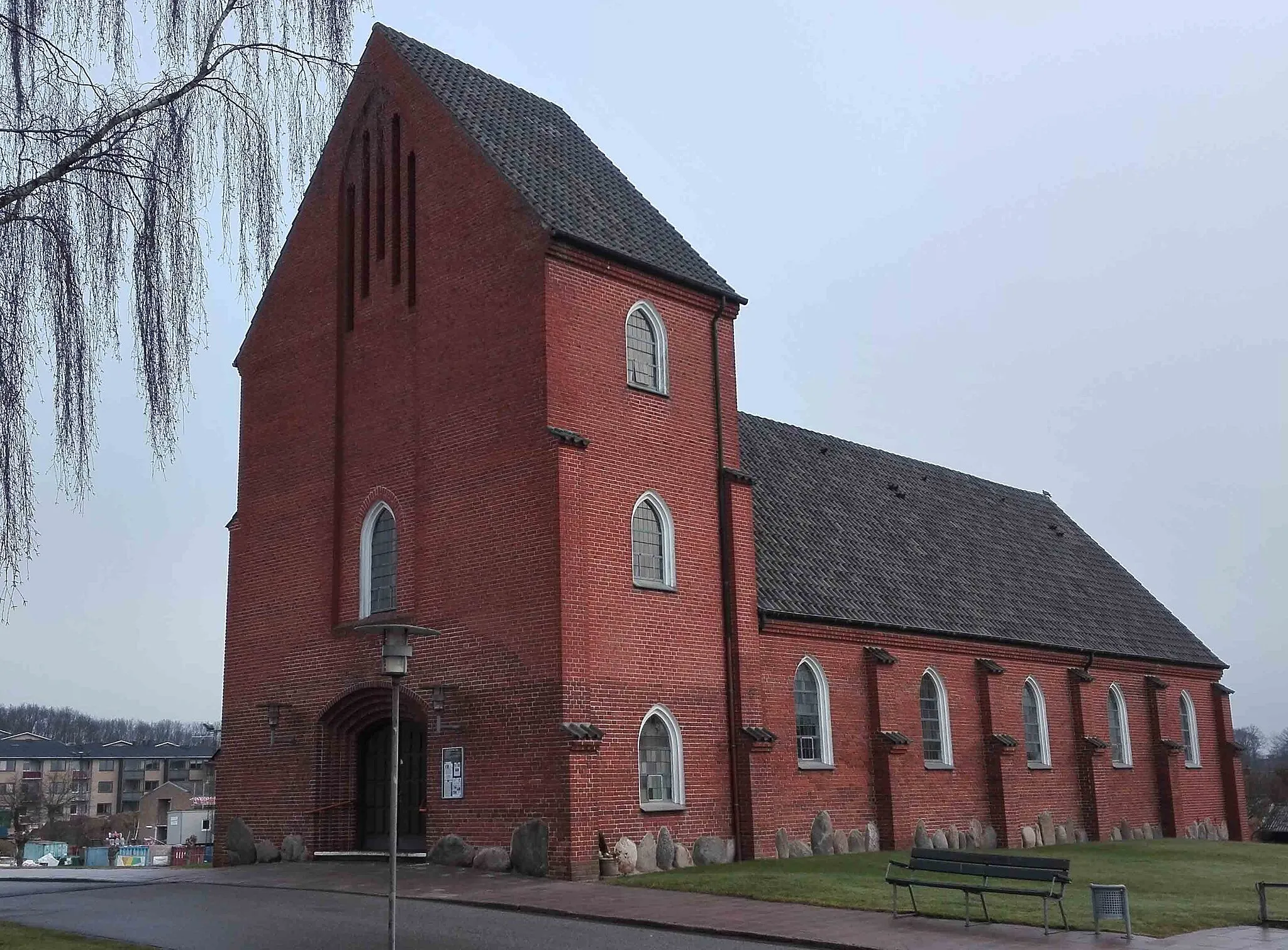 Photo showing: Dronningborg Kirke fra sydvest