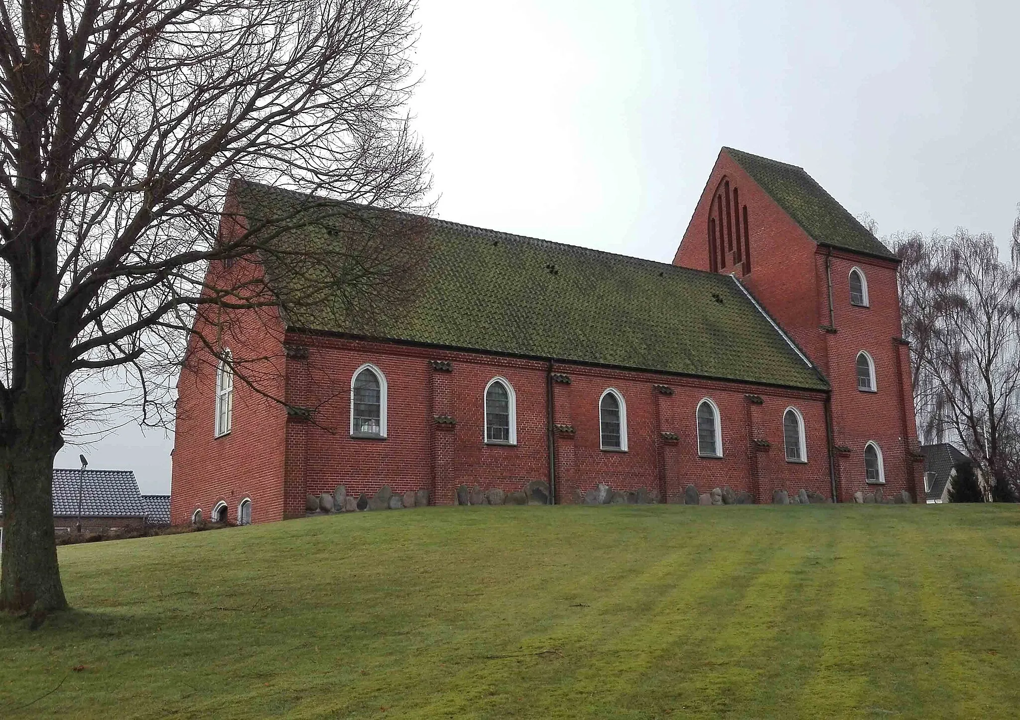 Photo showing: Dronningborg Kirke fra nordøst