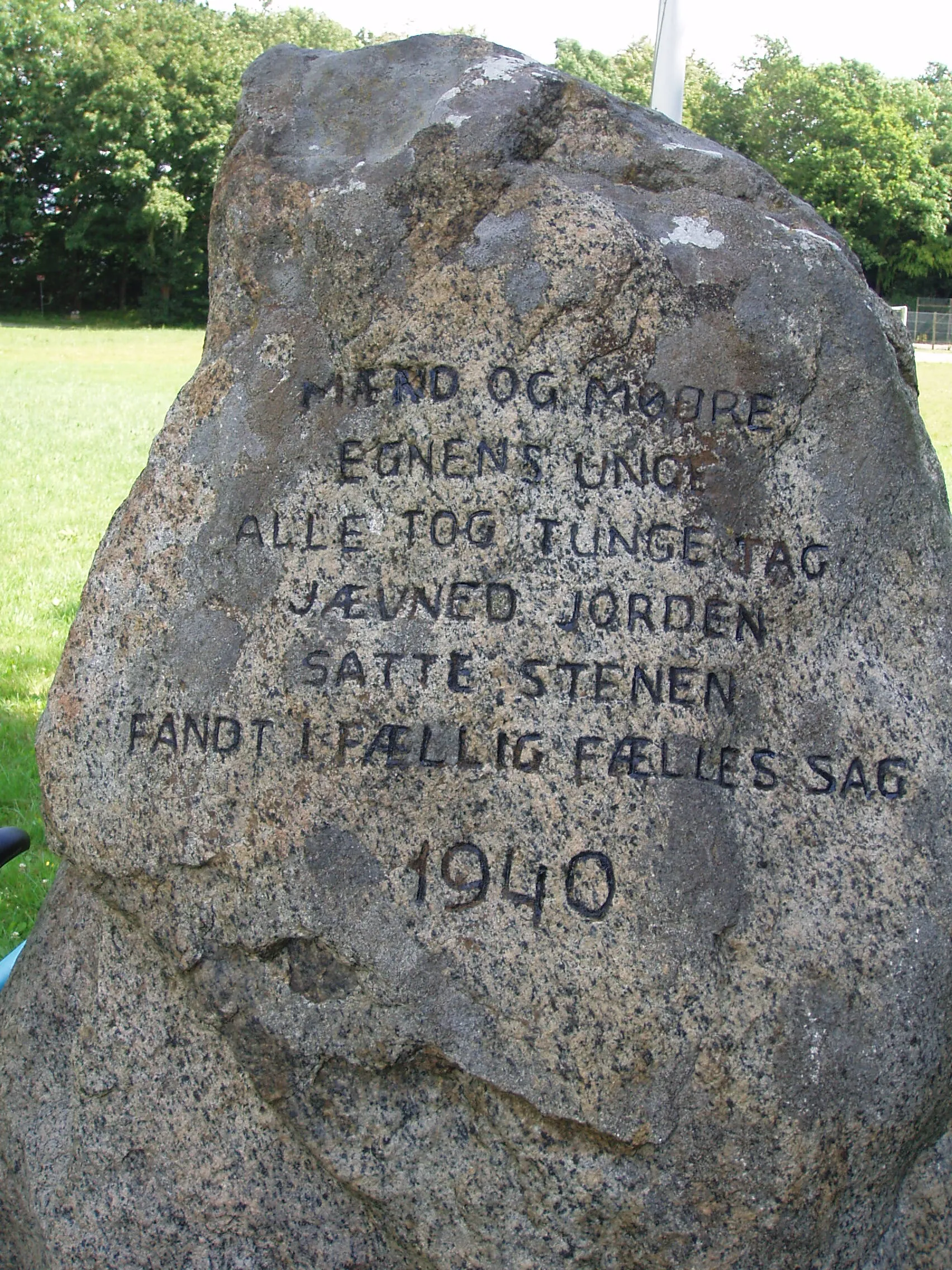 Photo showing: Monument for the creation af the sports ground in 1940 at Todbjerg village, Denmark