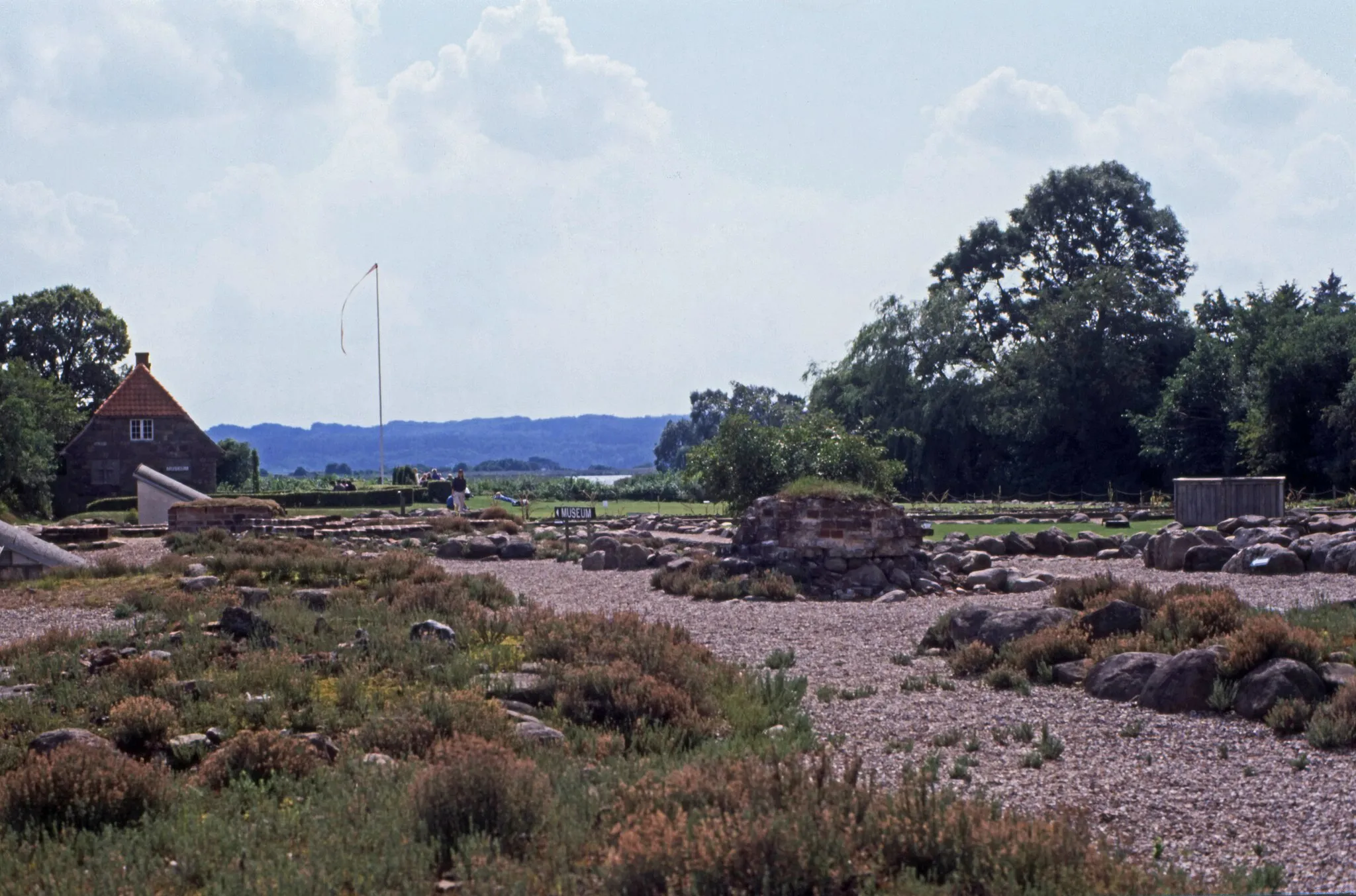 Photo showing: Die Ruine der Kirche des Klosters Øm - die  Zisterzienserabtei ist jetzt ein Museum, (Jütlands/Dänemark).