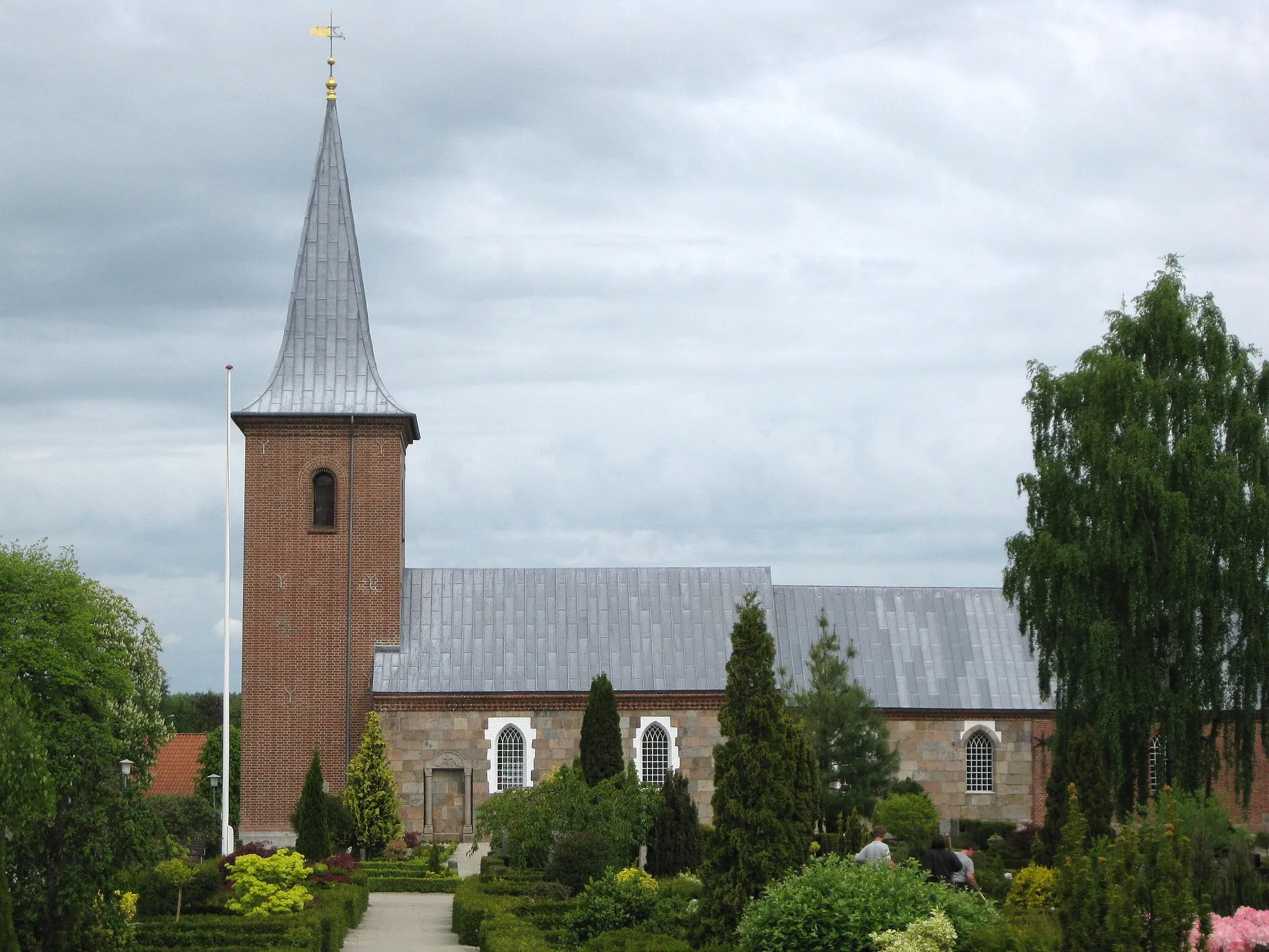 Photo showing: The church "Hammel Kirke" in the small town "Hammel". The town is located in East Jutland, Denmark.