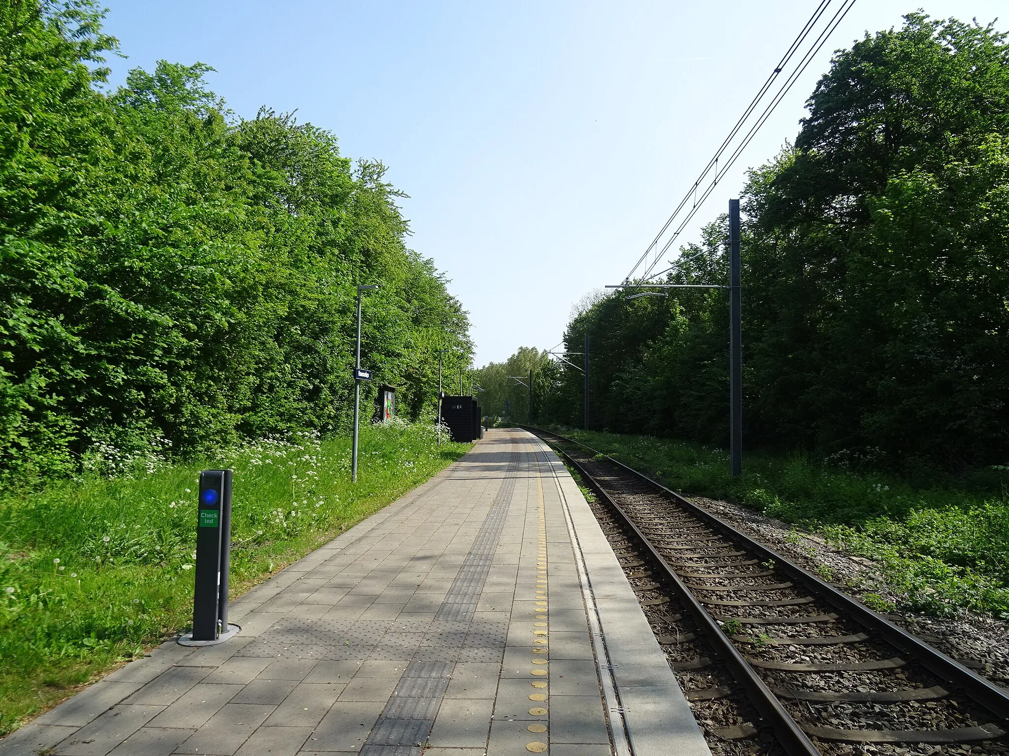 Photo showing: Hovmarken Station on Grenaabanen north of Aarhus in Denmark.