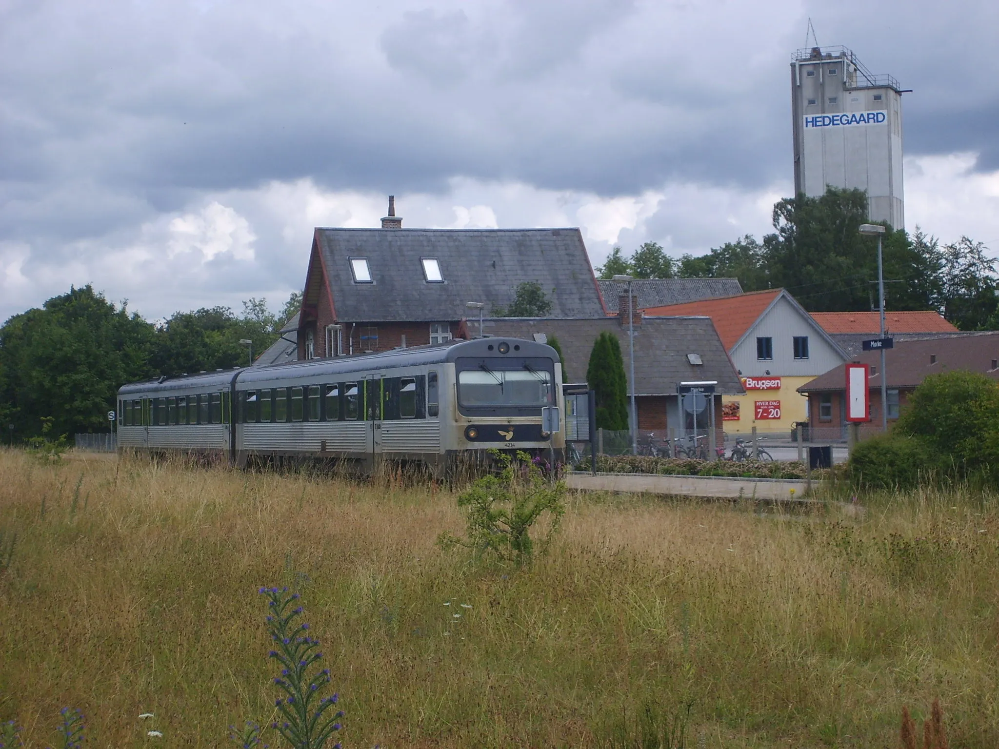 Photo showing: Train station in Mørke, Denmark.