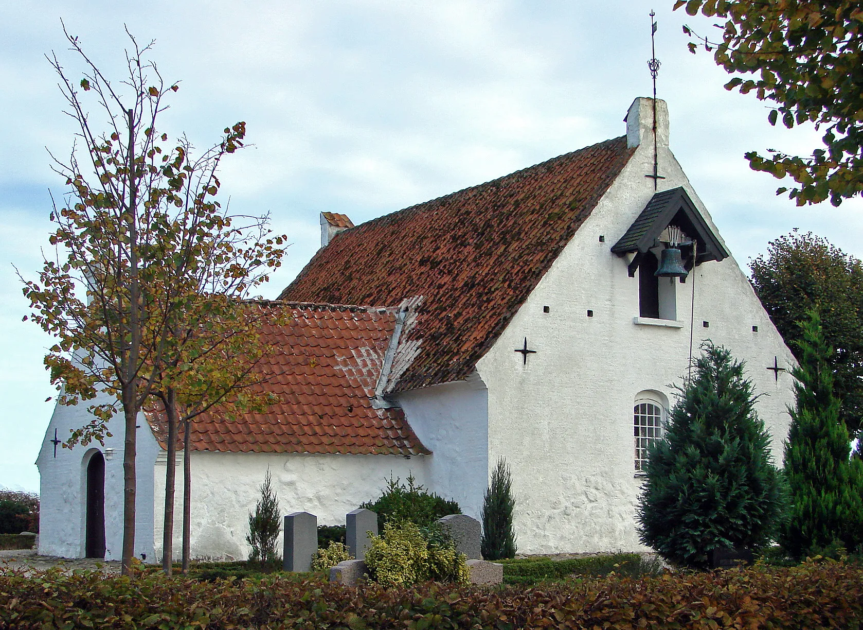 Photo showing: Alrø Kirke set fra nordvest.