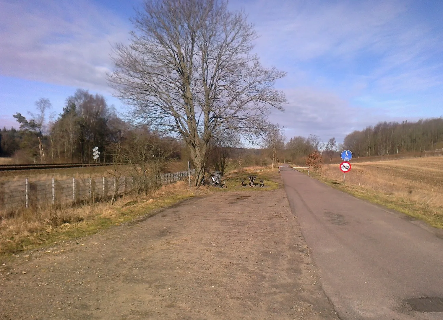Photo showing: Sti på det gamle tracé starter ved Brogesvej i Laurbjerg