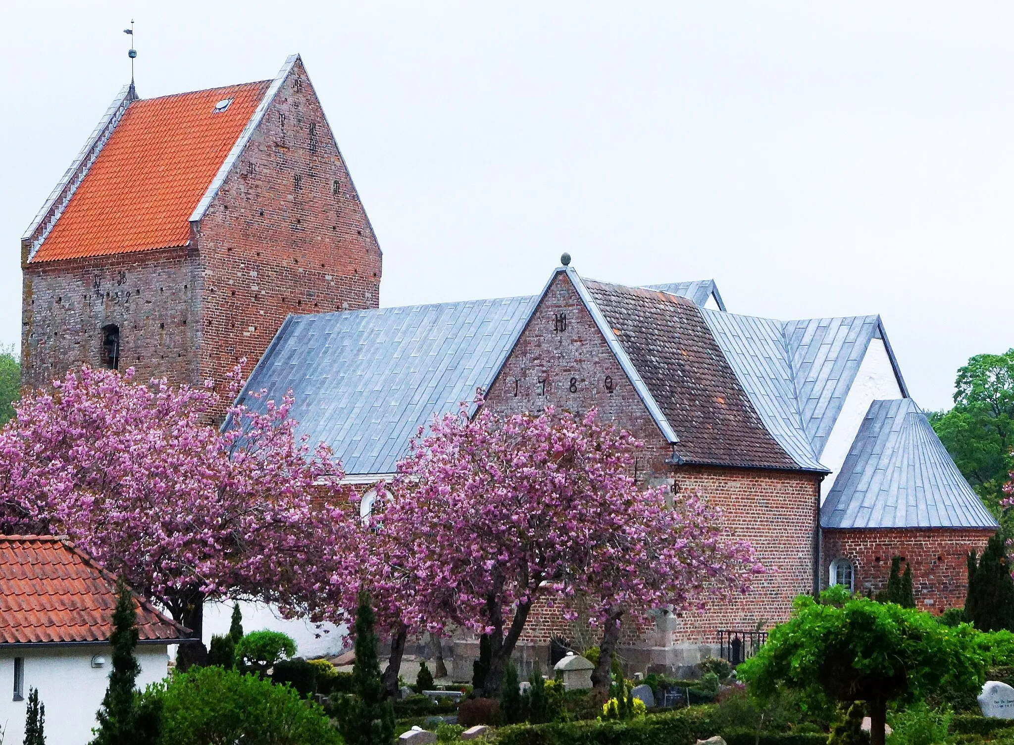 Photo showing: Marie Magdalene Kirke forår