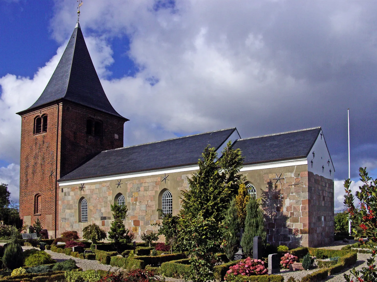 Photo showing: Folby kirke, Favrskov, fra sydøst