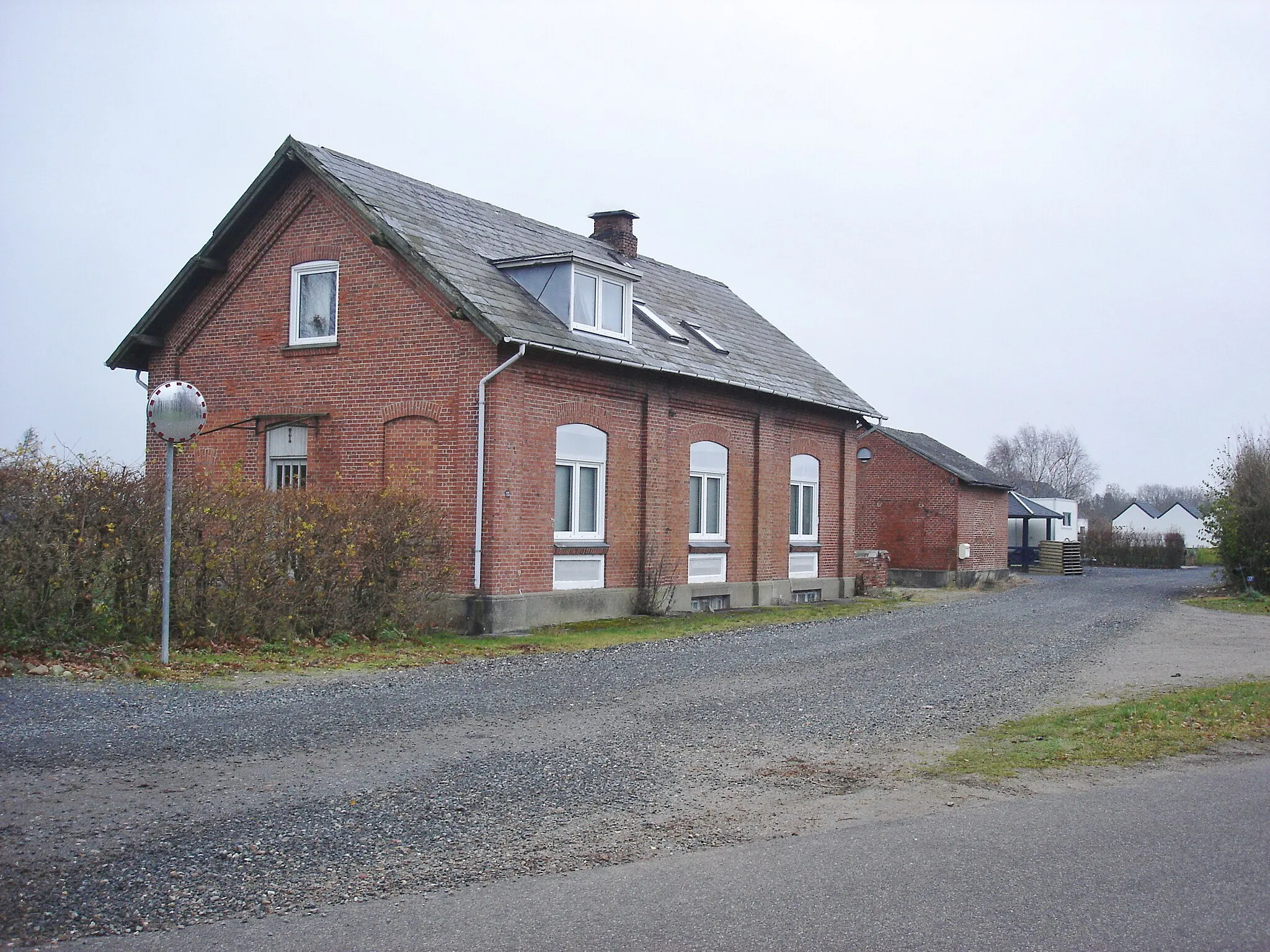 Photo showing: Ravnstrup gamle station, vejsiden set fra V