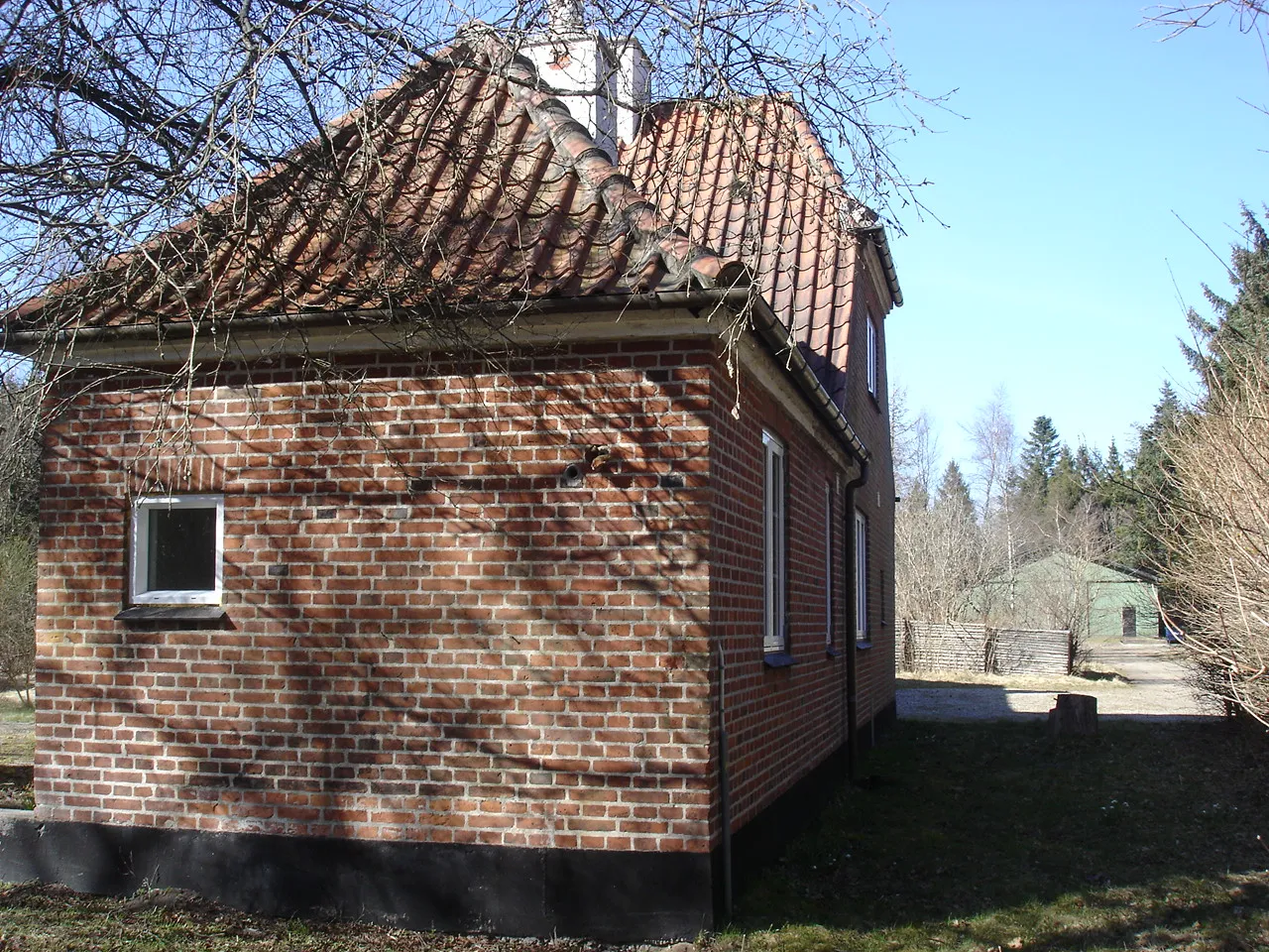 Photo showing: Hjøllund Station fra vejsiden