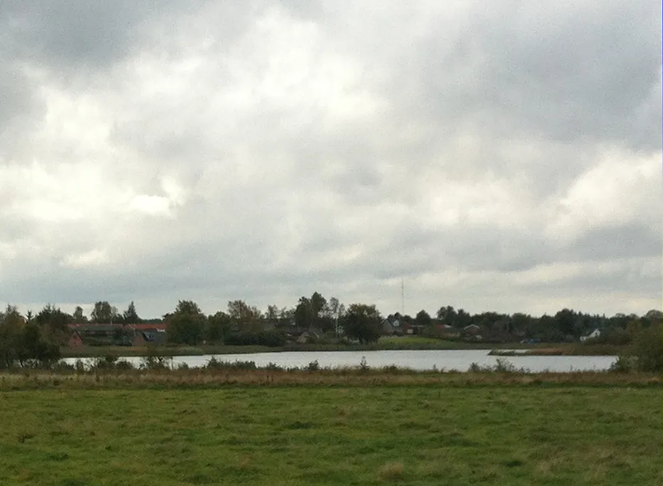 Photo showing: Ramten, set fra Huldremosevej over Ramten Sø