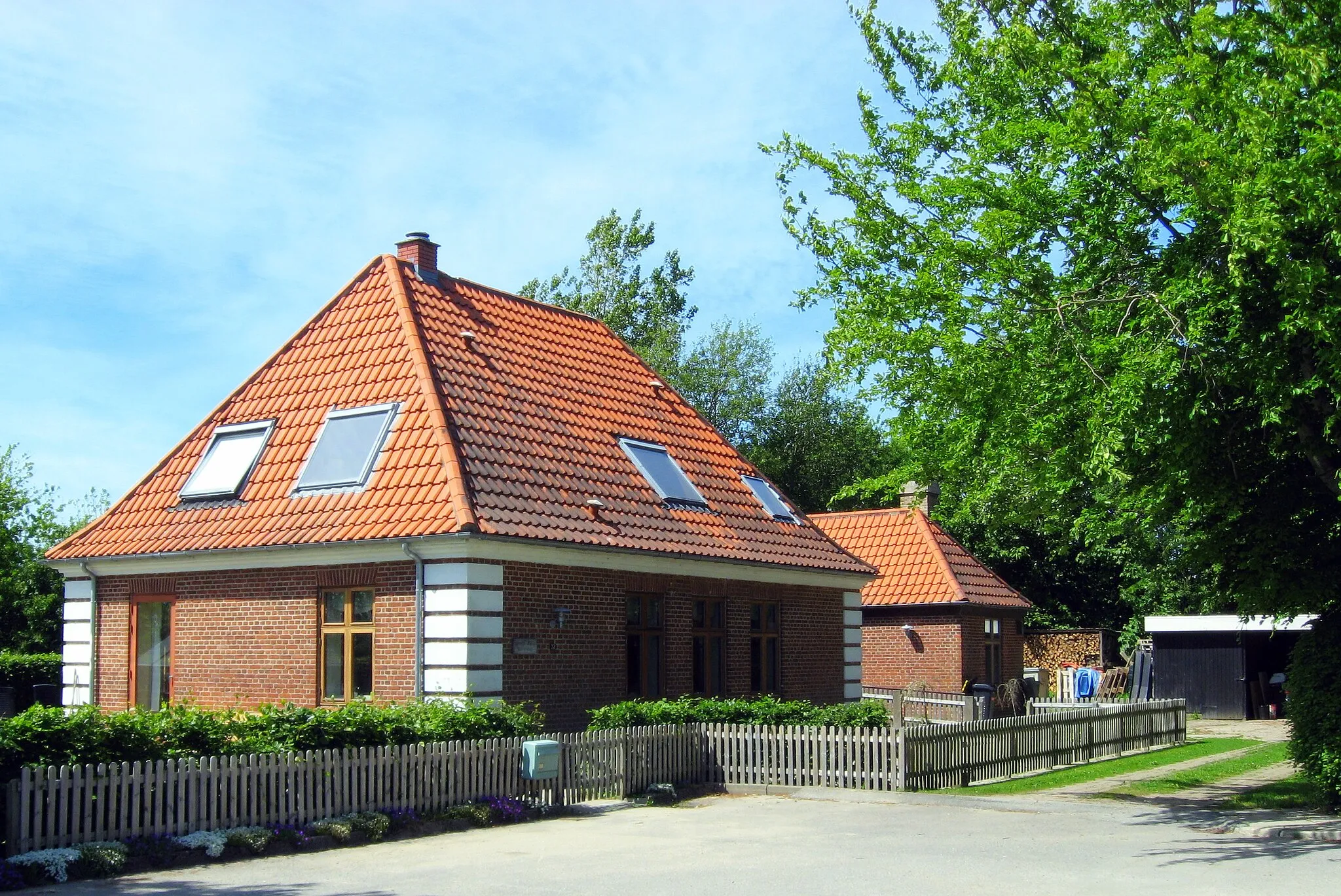 Photo showing: Gl. stationsbygning i Vrensted (da:Hjørring-Løkken-Aabybro Jernbane)