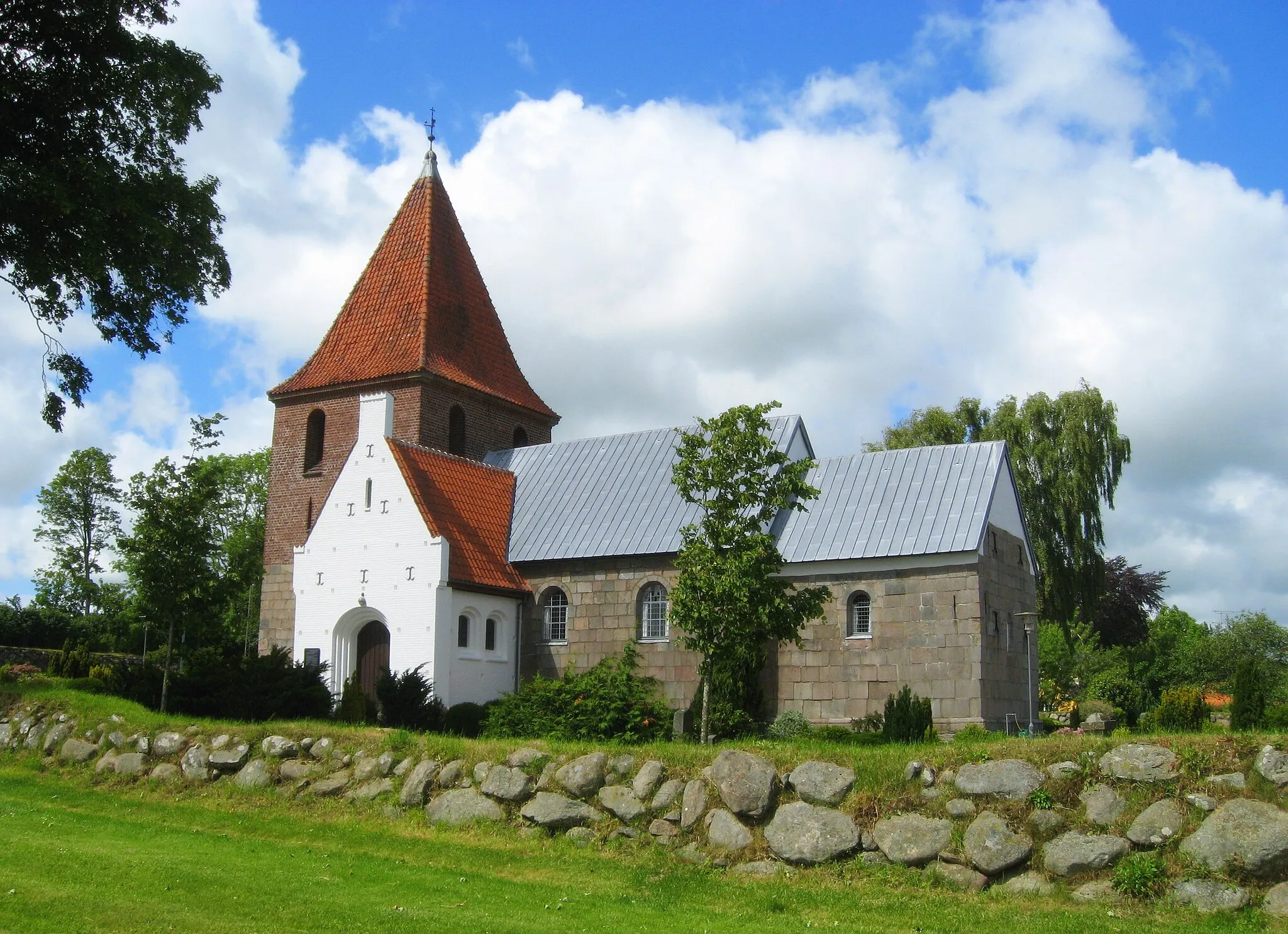 Photo showing: Hallund_Kirke, Brønderslev Kommune