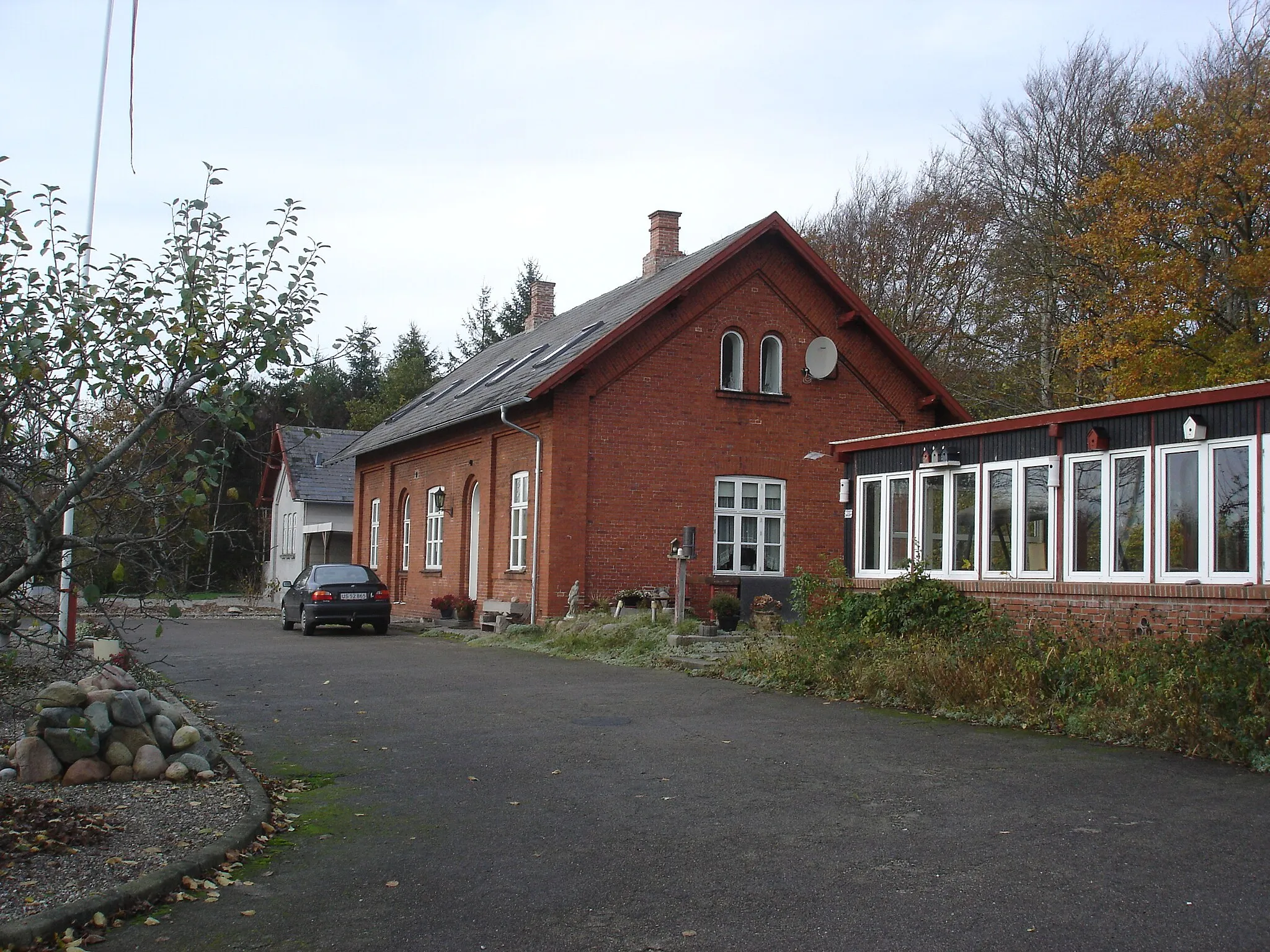 Photo showing: Gatten Station fra vejsiden