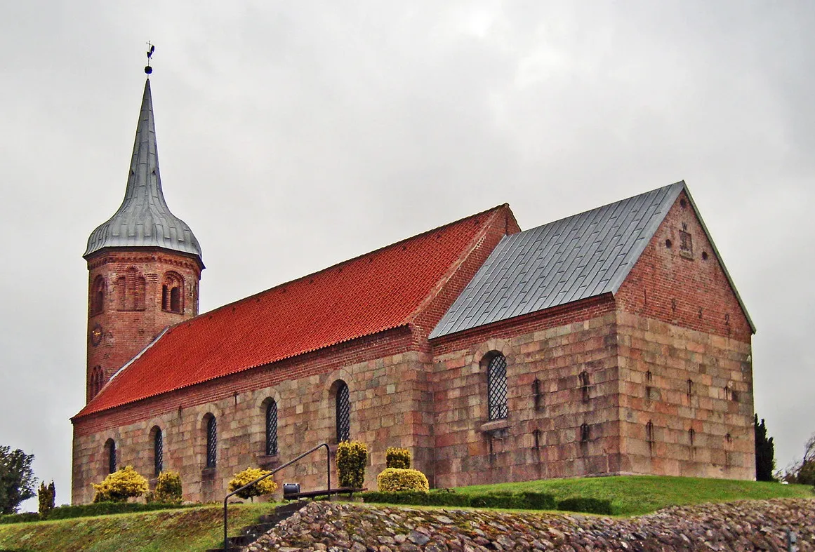 Photo showing: Astrup kirke (Mariagerfjord) fra sydøst