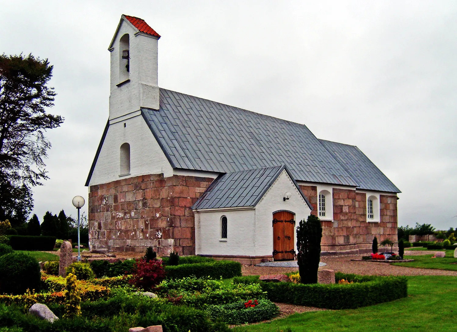 Photo showing: Thorsted kirke, Thisted, fra sydvest