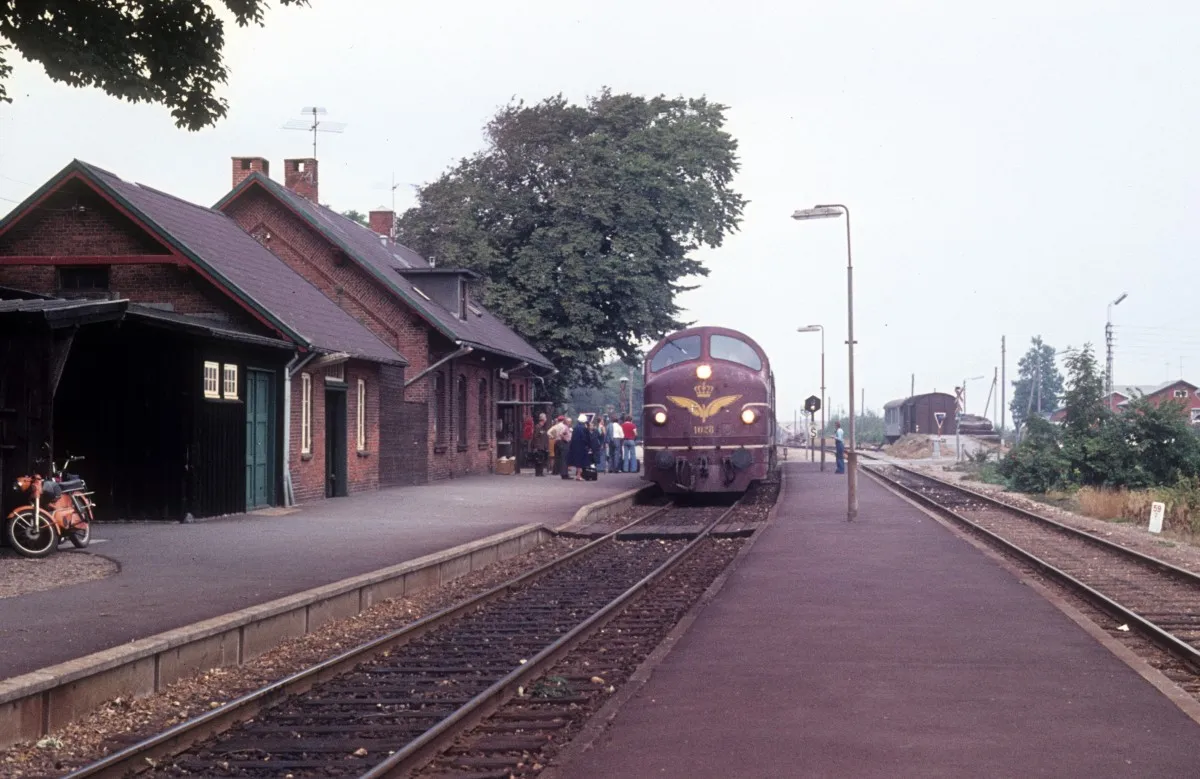 Photo showing: DSB Mx 1028 Snedsted am 5. September 1976.