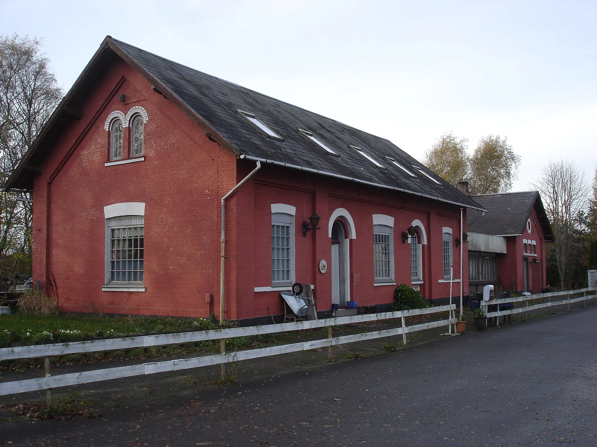 Photo showing: Vindblæs Station fra vejsiden